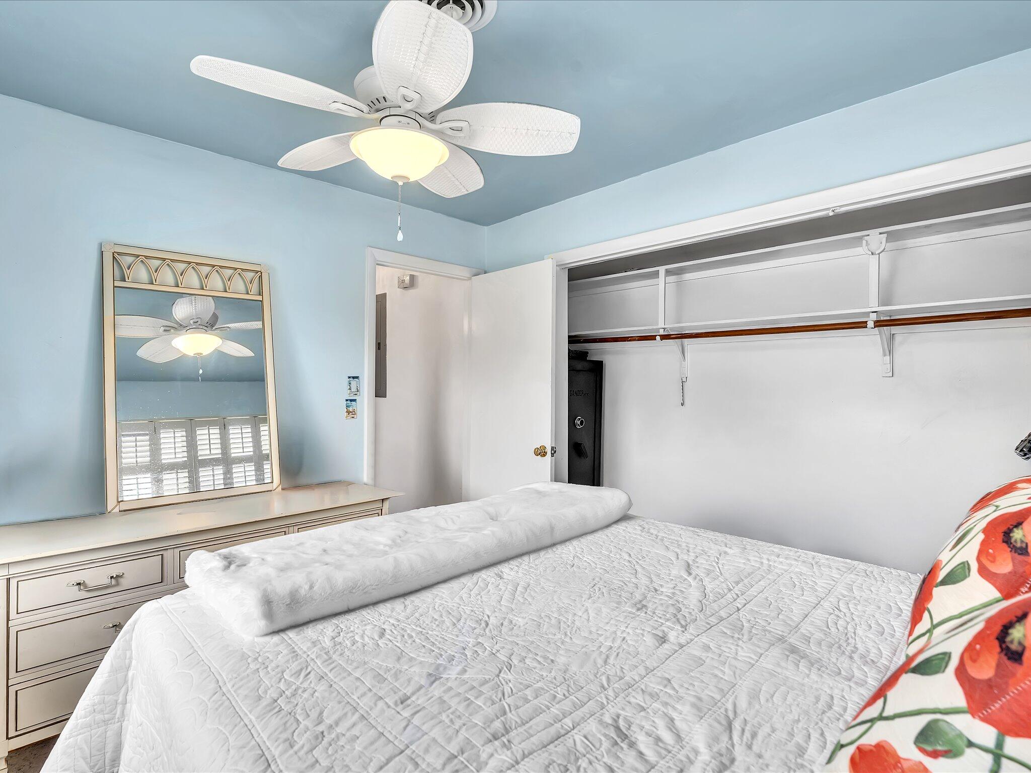 2121 NE 52ND Street