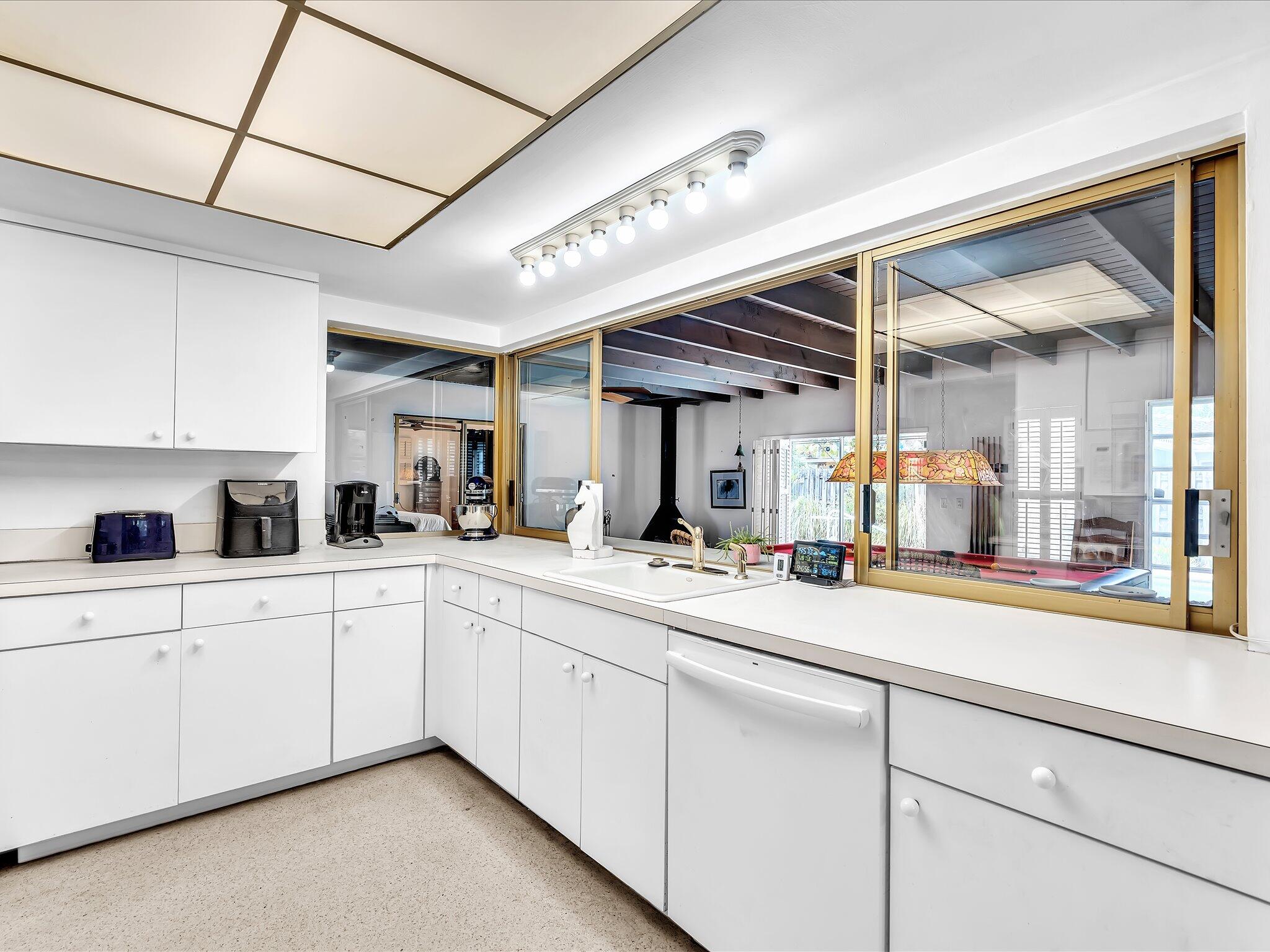 2121 NE 52ND Street