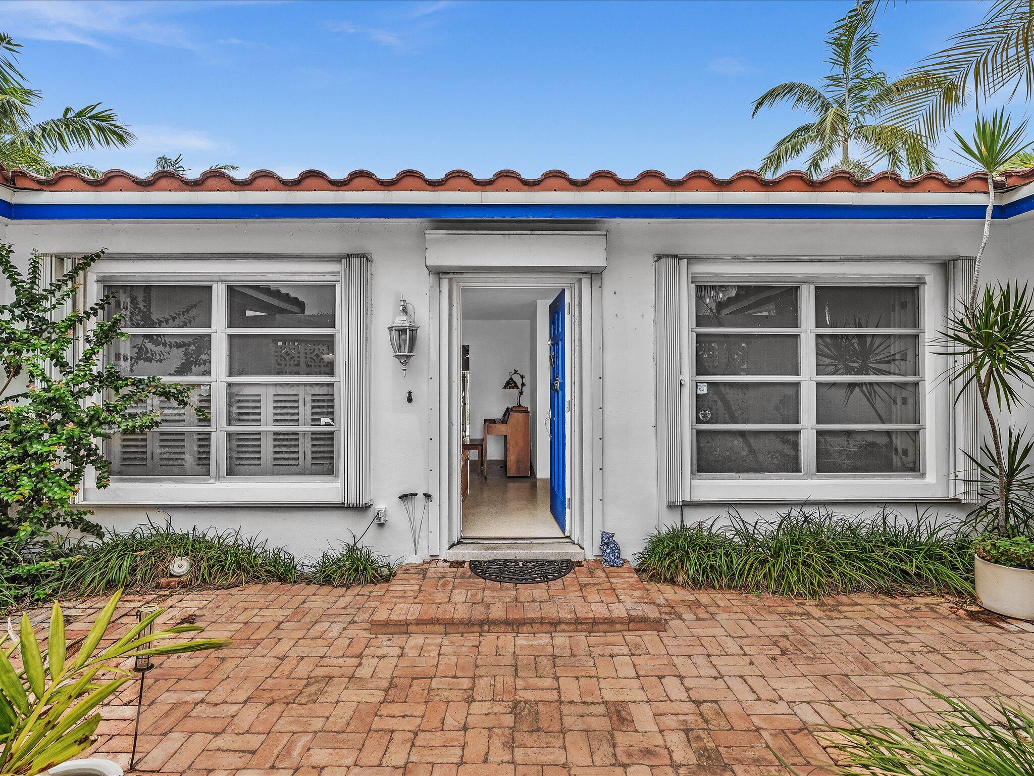2121 NE 52ND Street