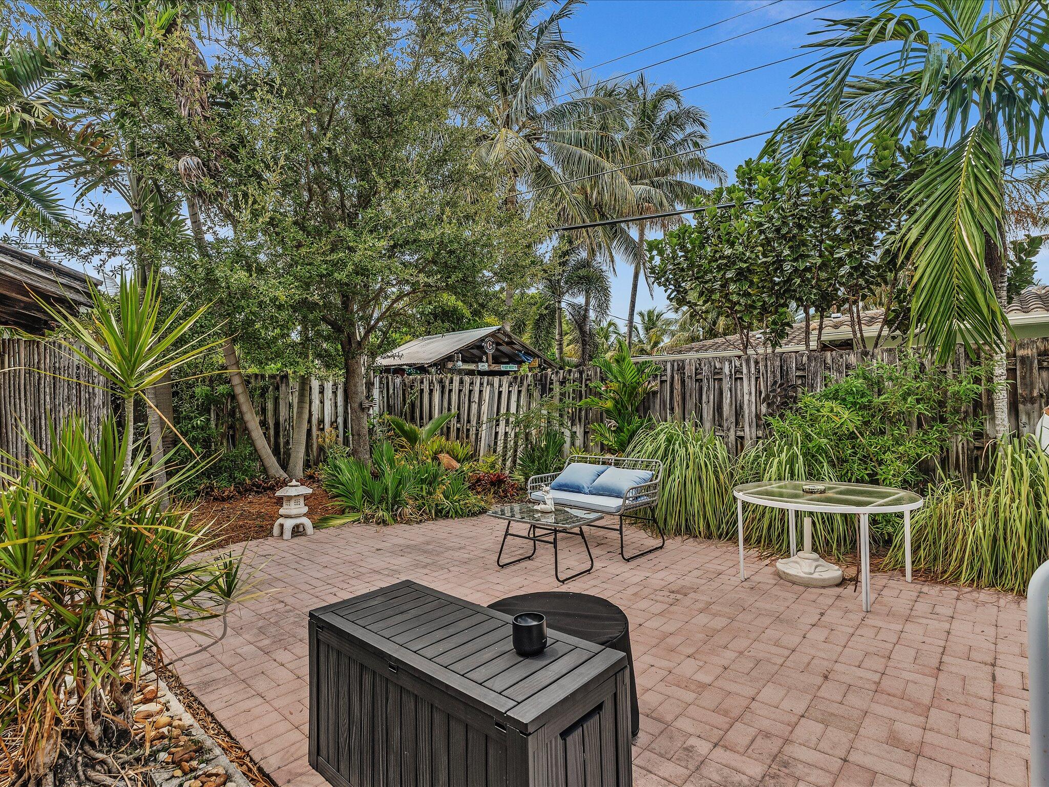 2121 NE 52ND Street