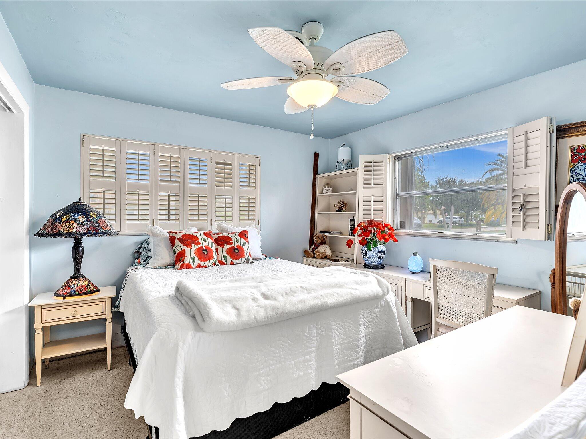 2121 NE 52ND Street