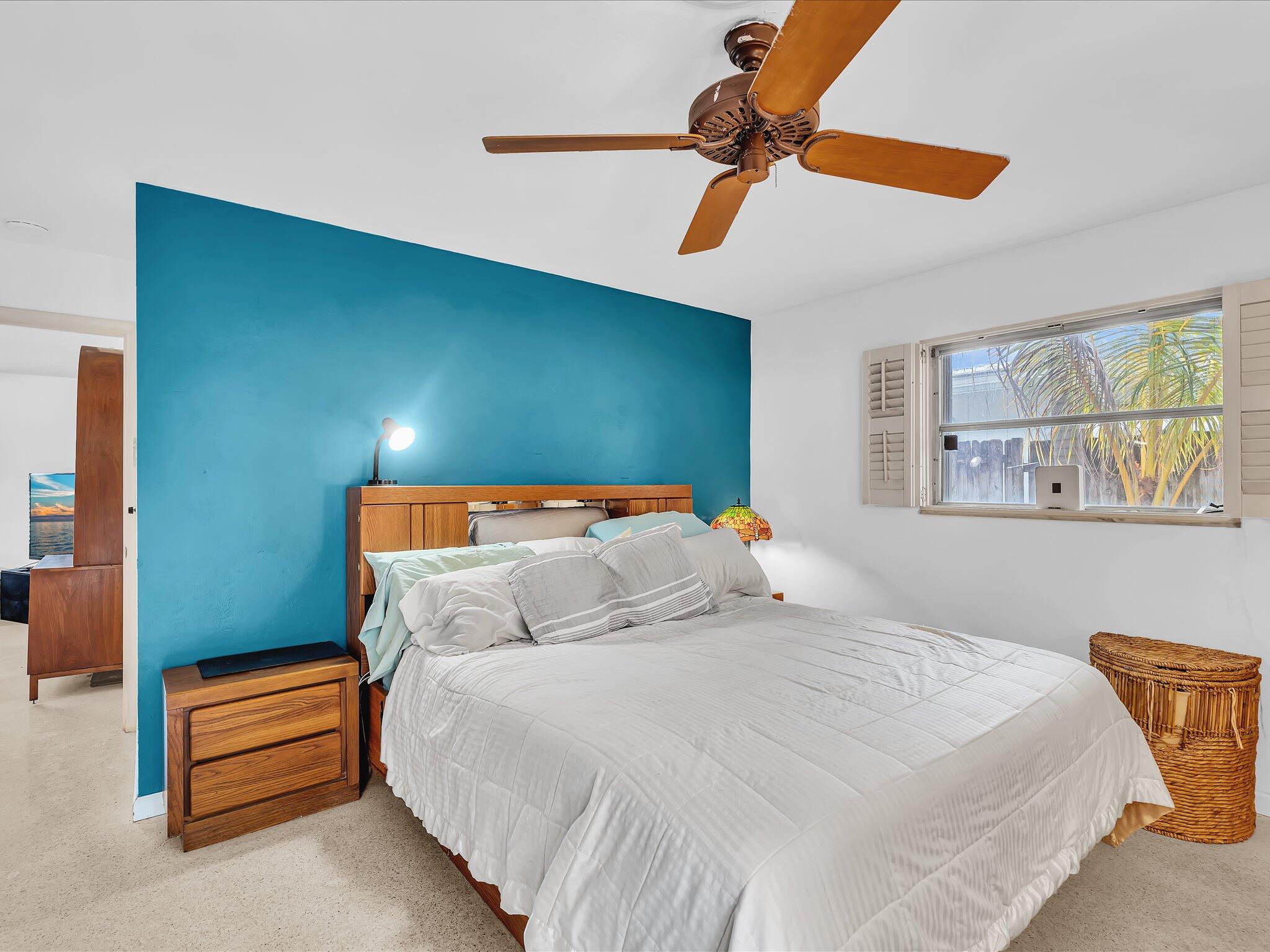 2121 NE 52ND Street
