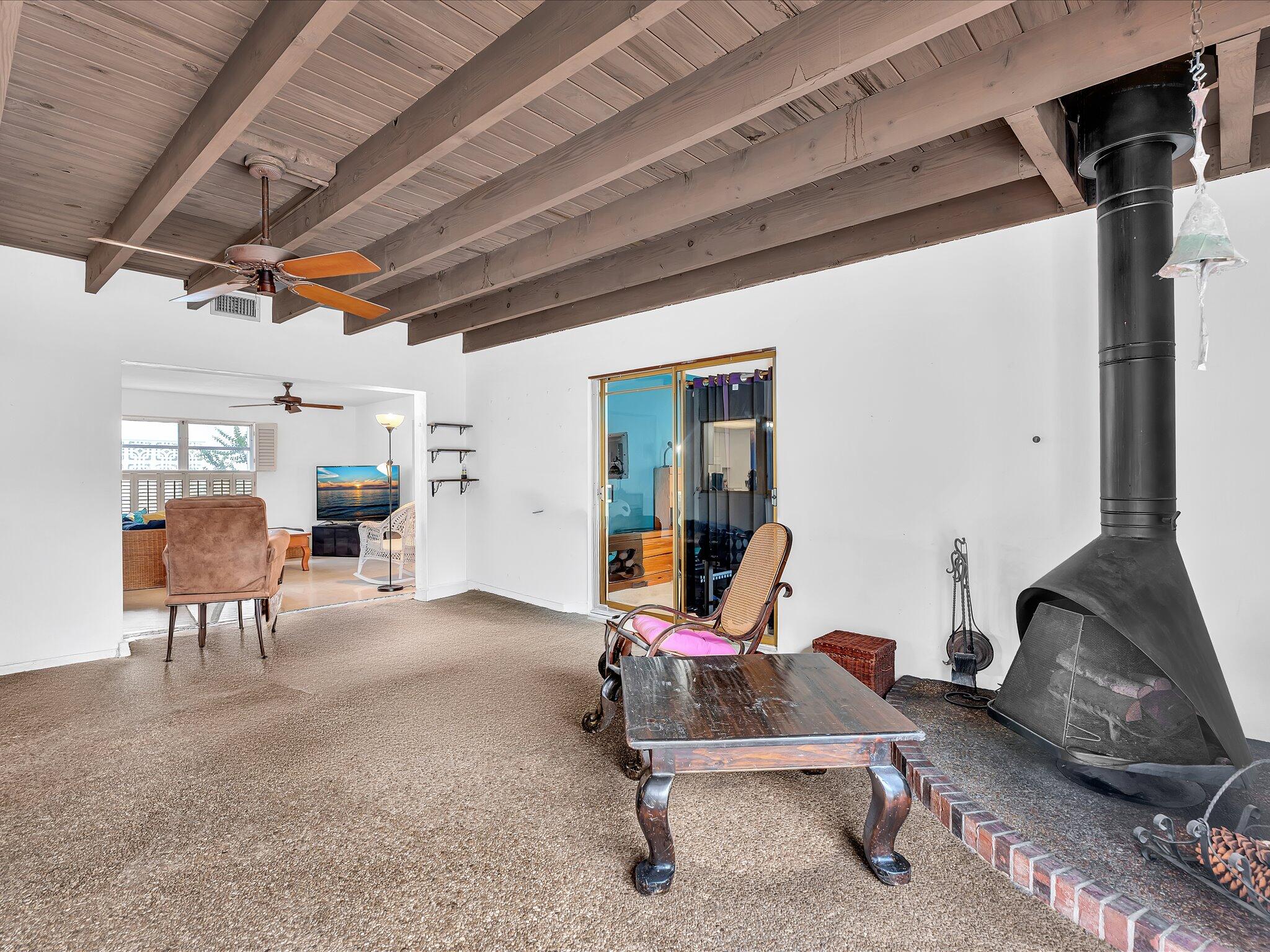 2121 NE 52ND Street