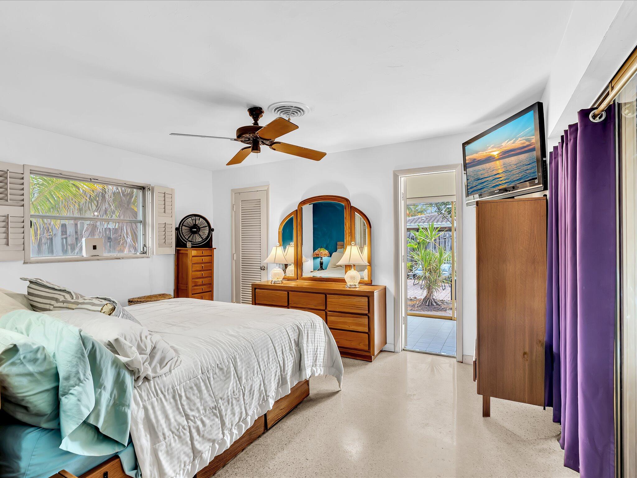 2121 NE 52ND Street