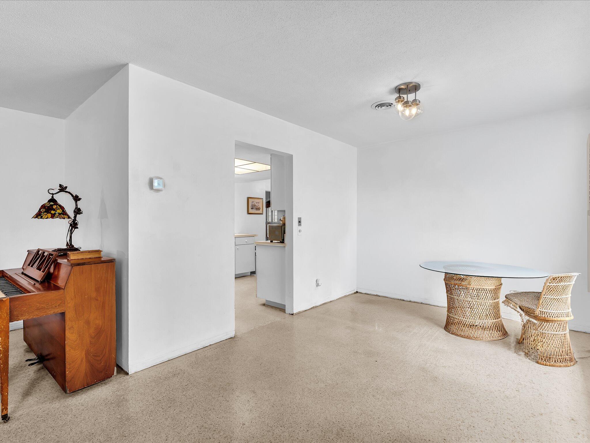 2121 NE 52ND Street