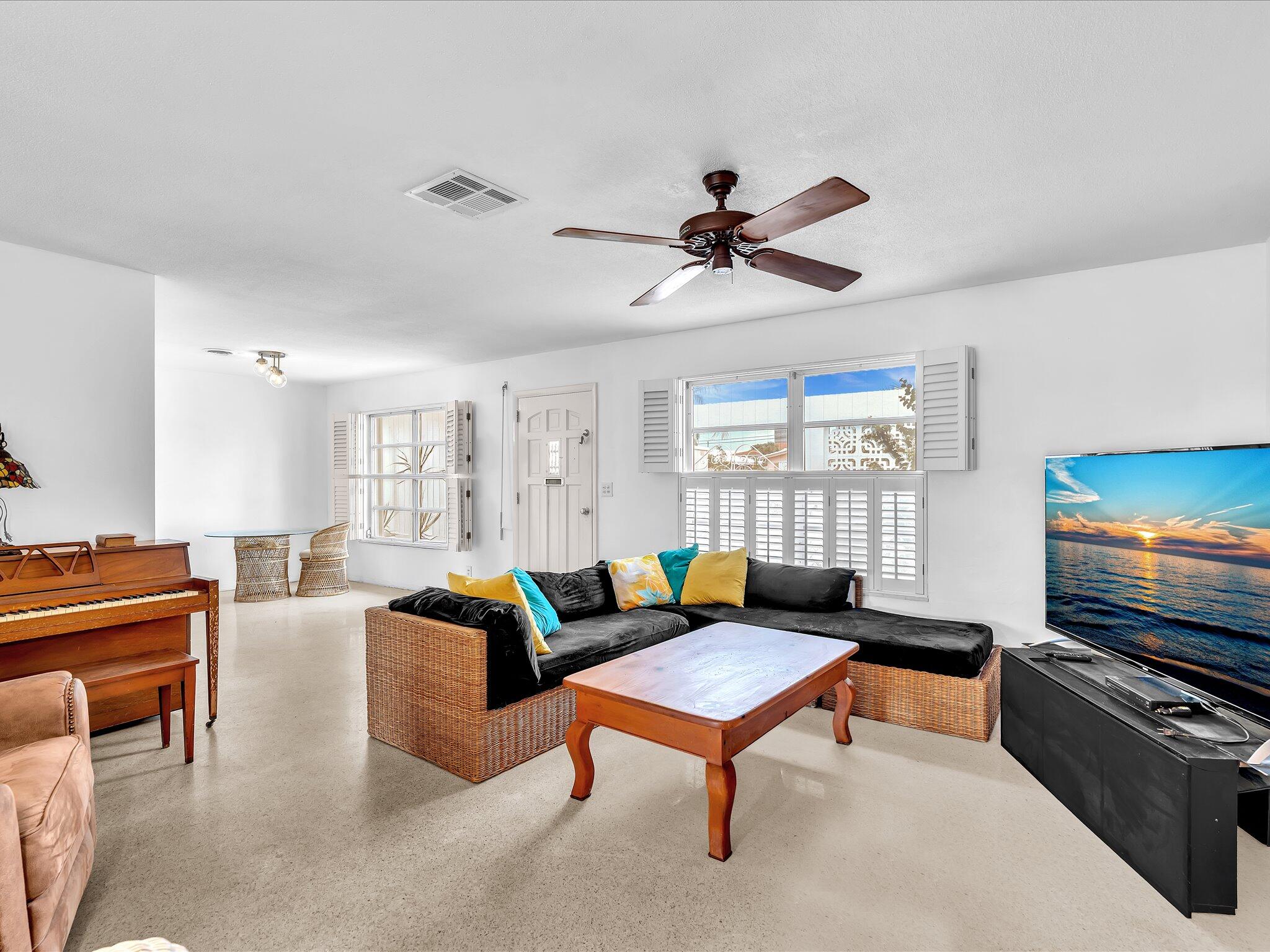 2121 NE 52ND Street