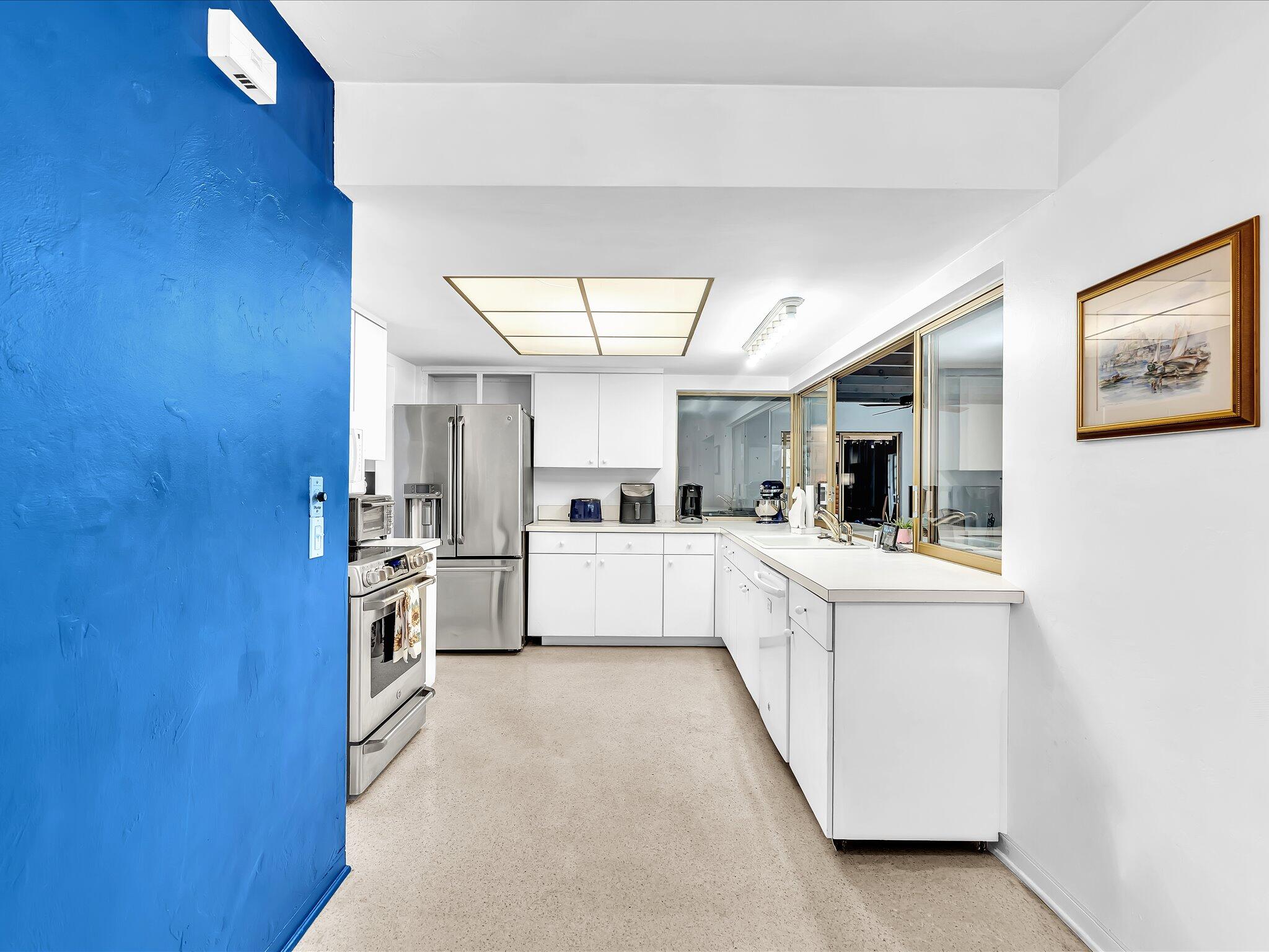 2121 NE 52ND Street