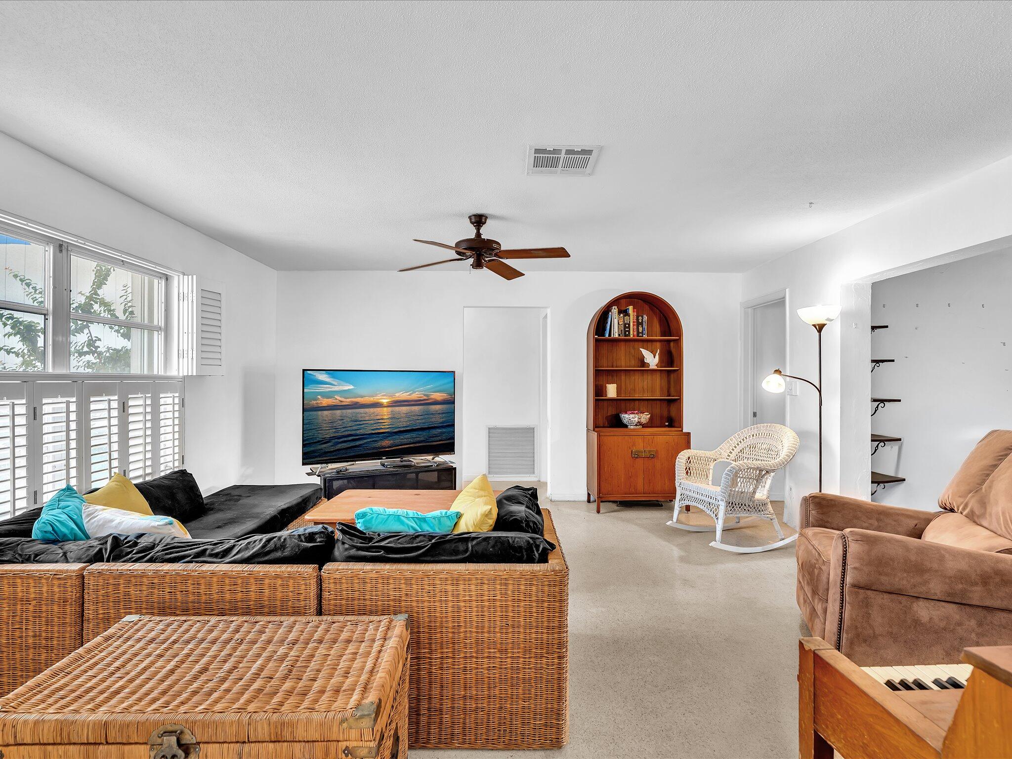 2121 NE 52ND Street
