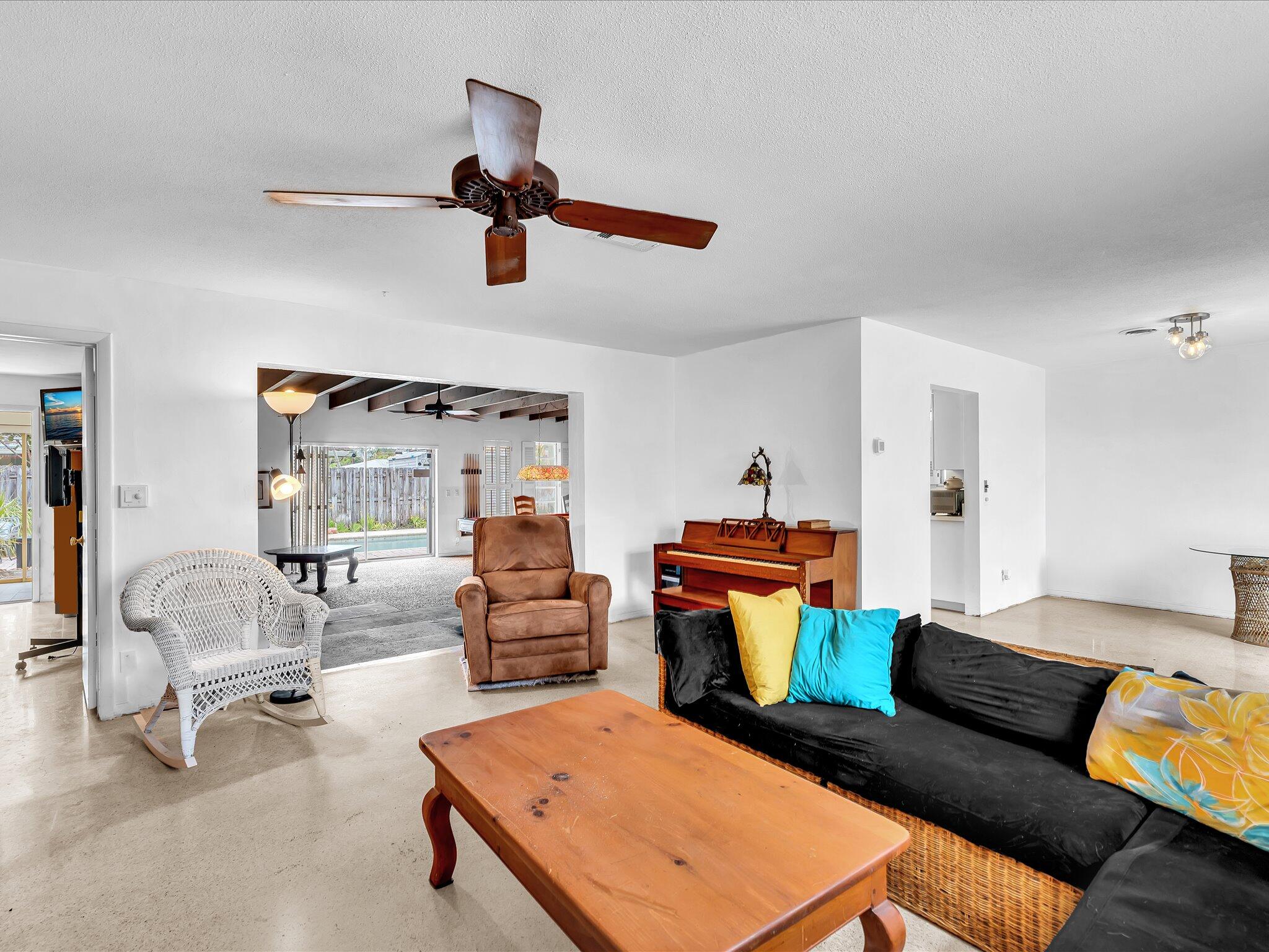 2121 NE 52ND Street