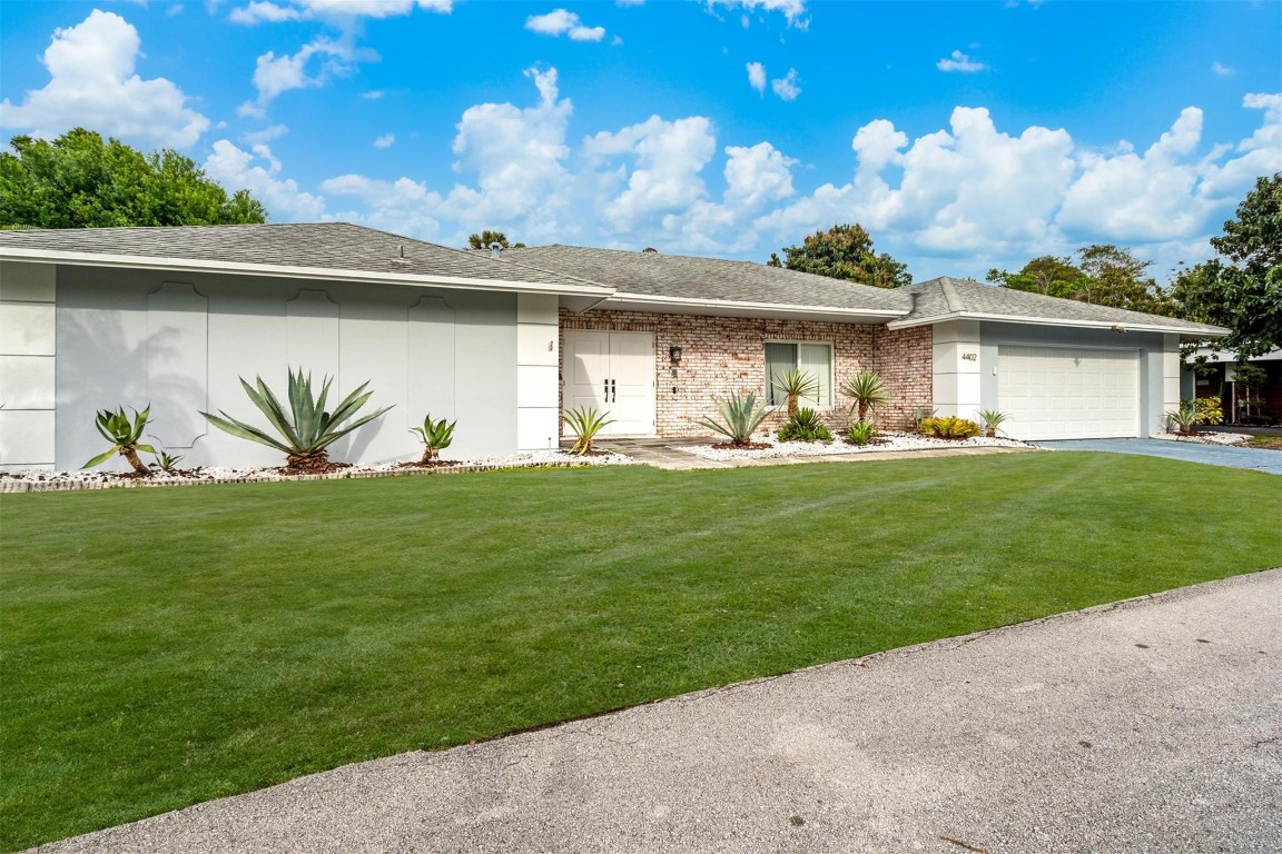 4402 Queen Palm Ln