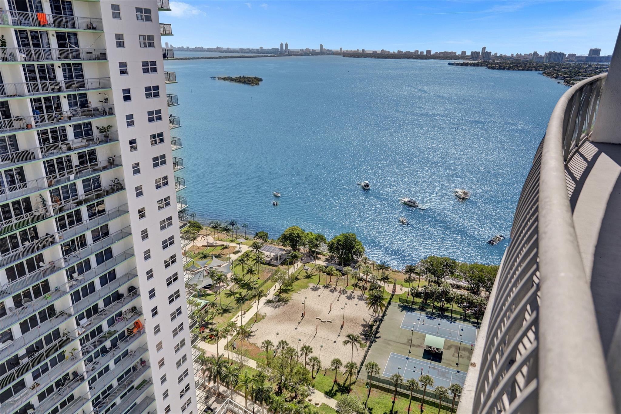 1750 N Bayshore Dr