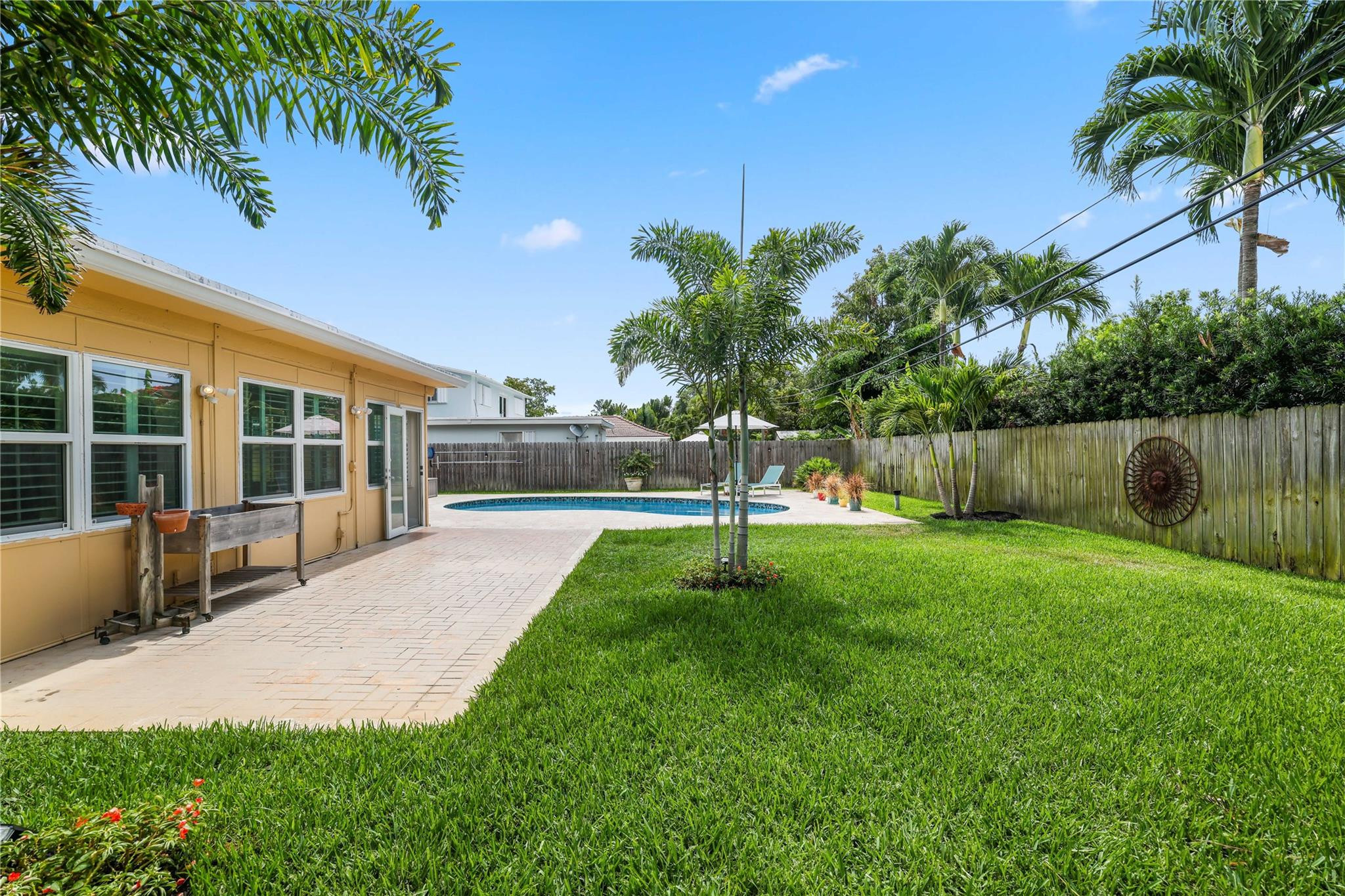 1040 W Camino Real