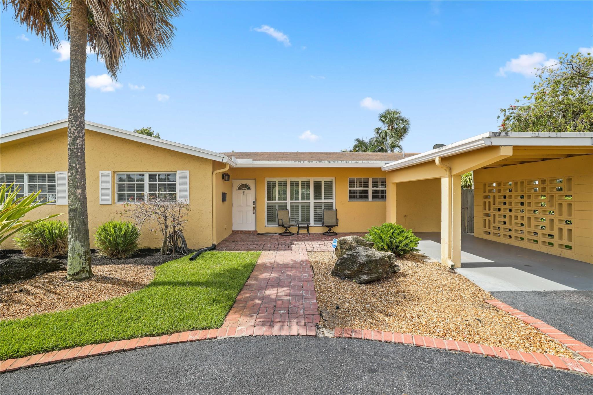 1040 W Camino Real