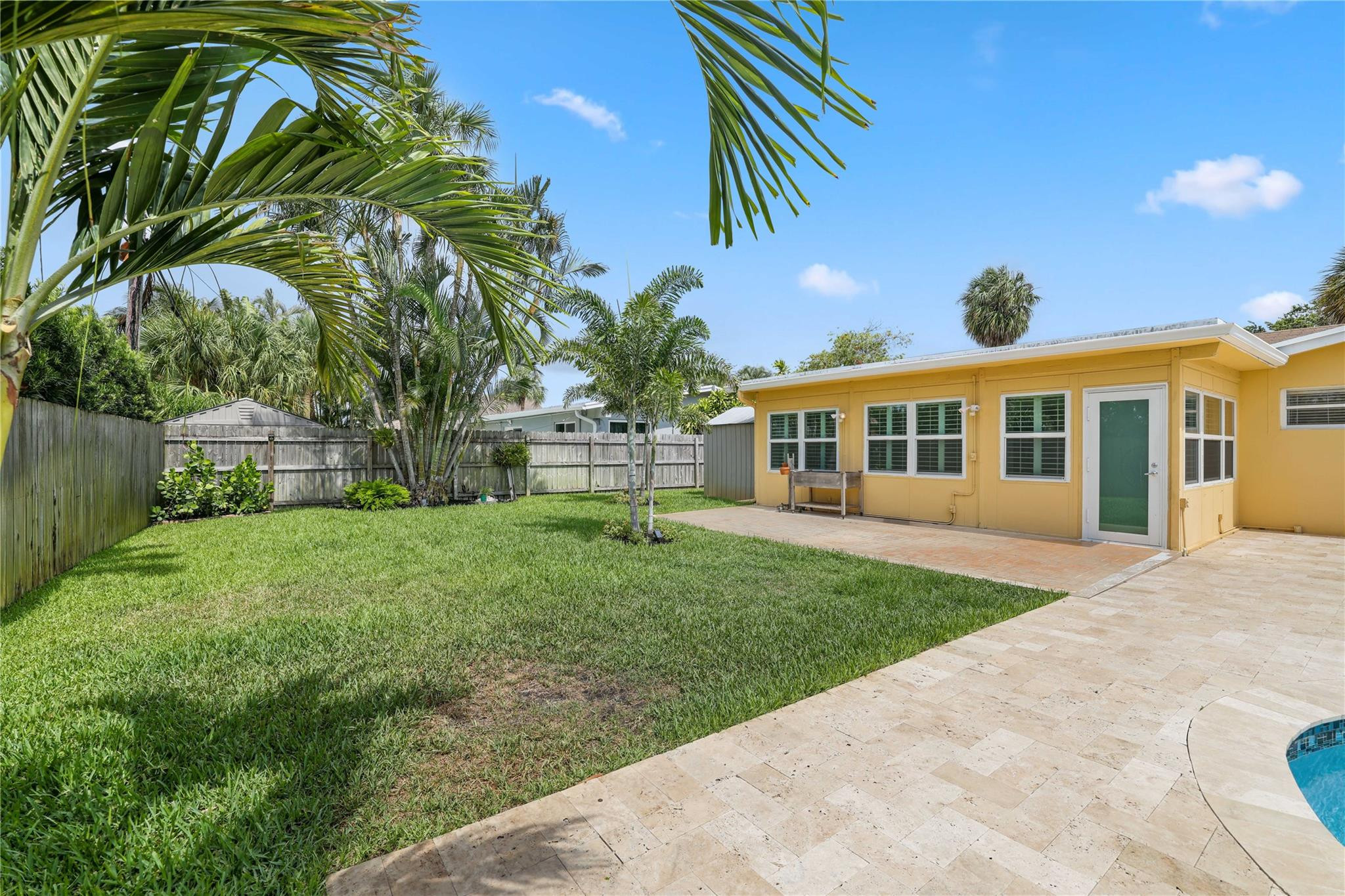 1040 W Camino Real