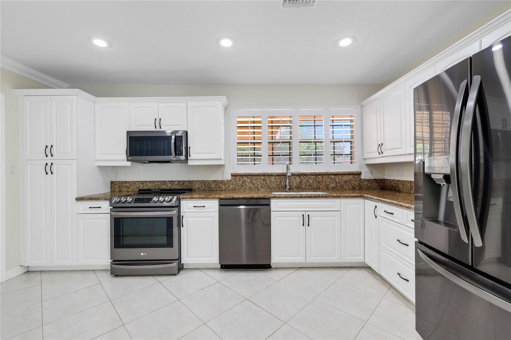 1040 W Camino Real