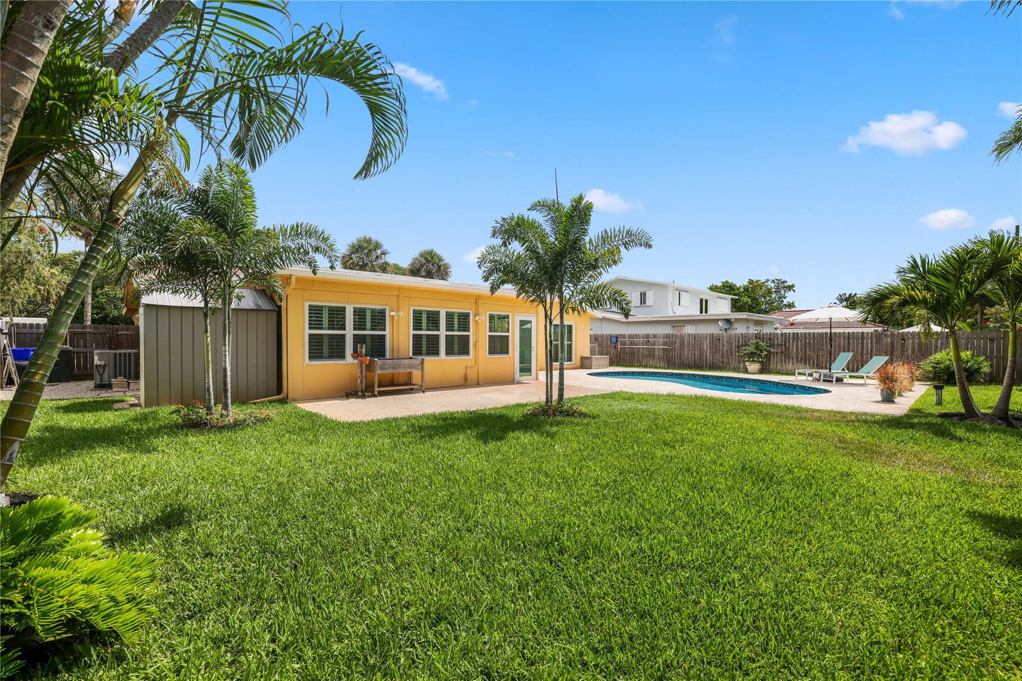 1040 W Camino Real