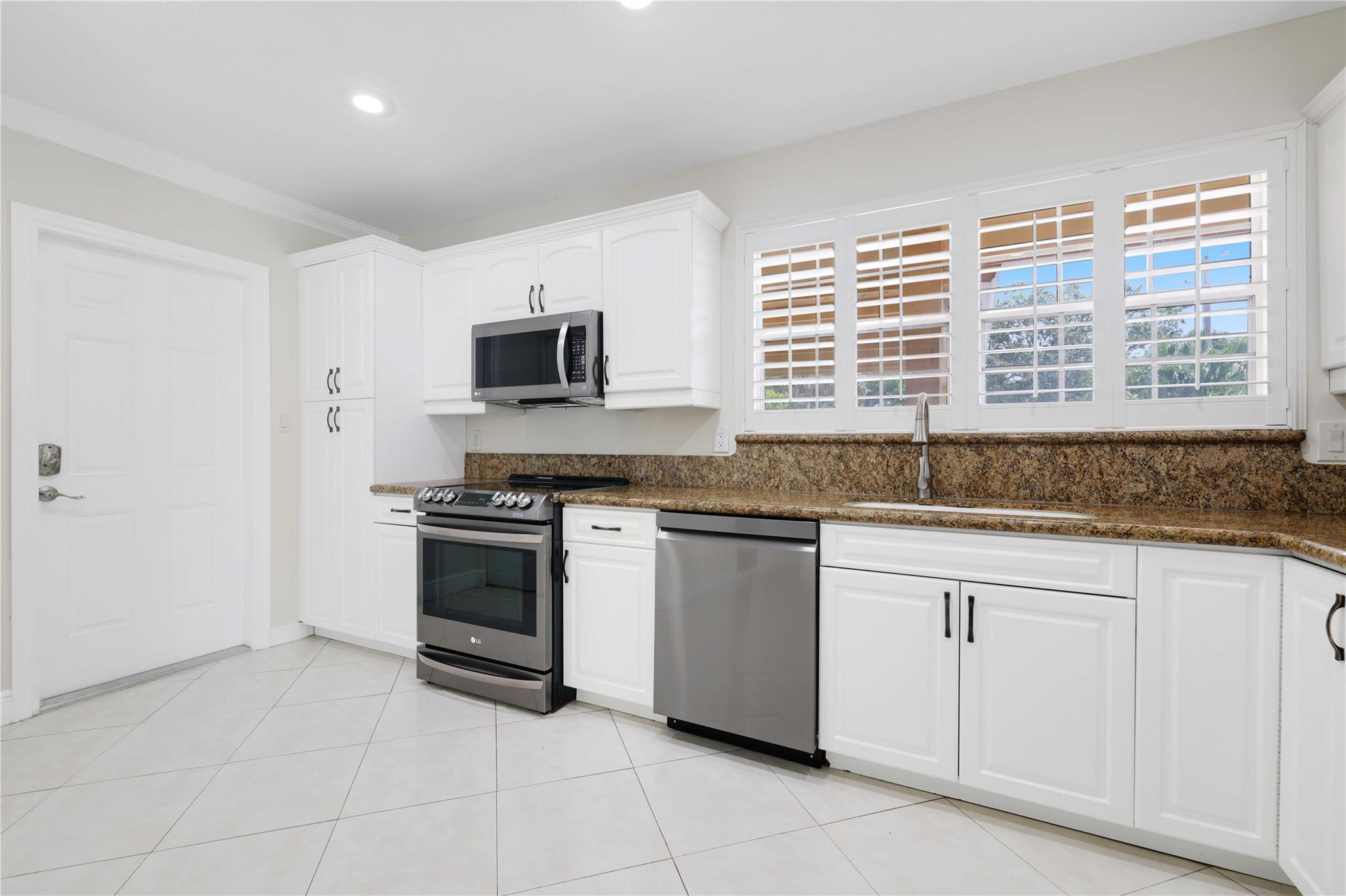 1040 W Camino Real