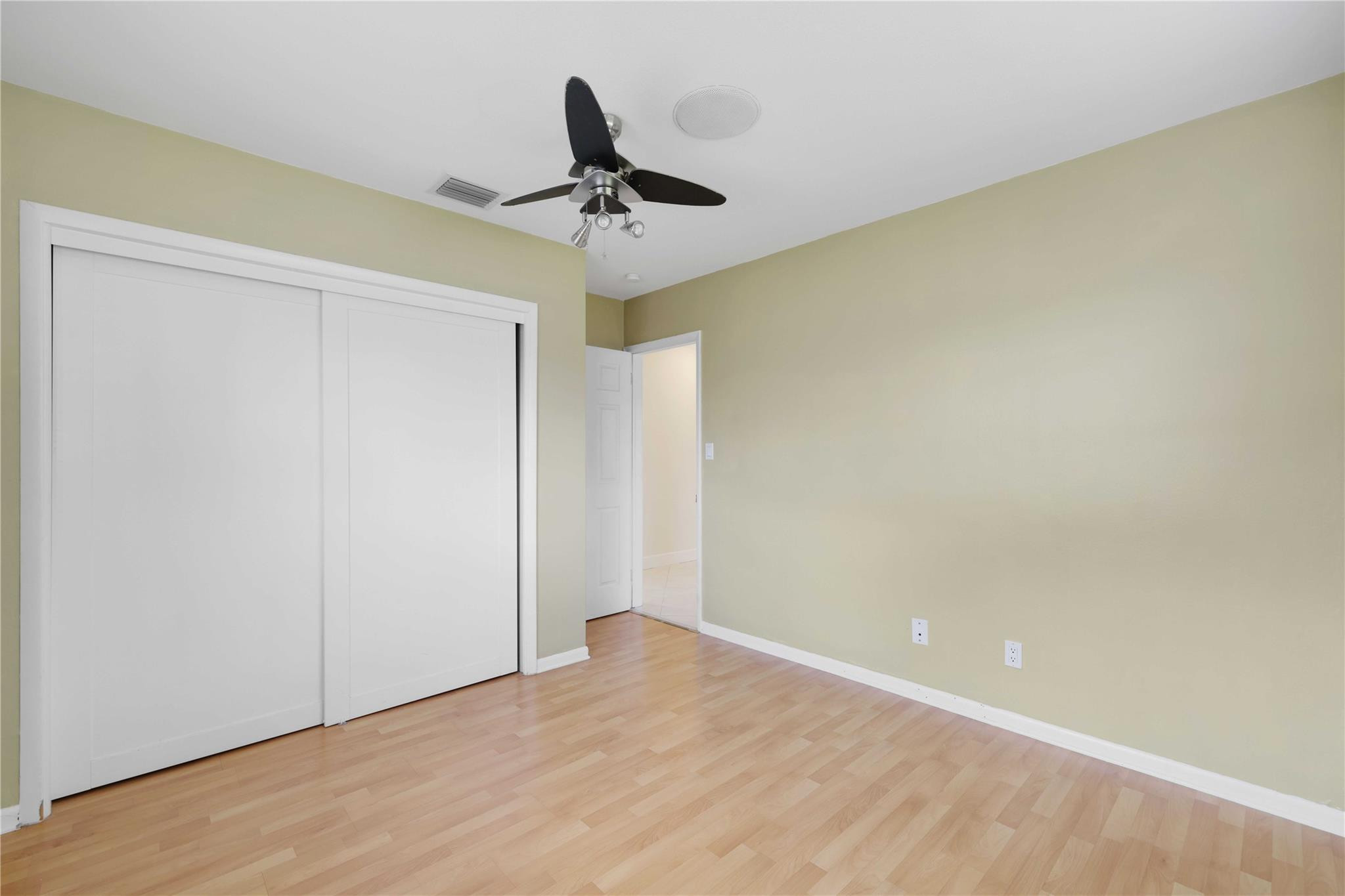 1040 W Camino Real