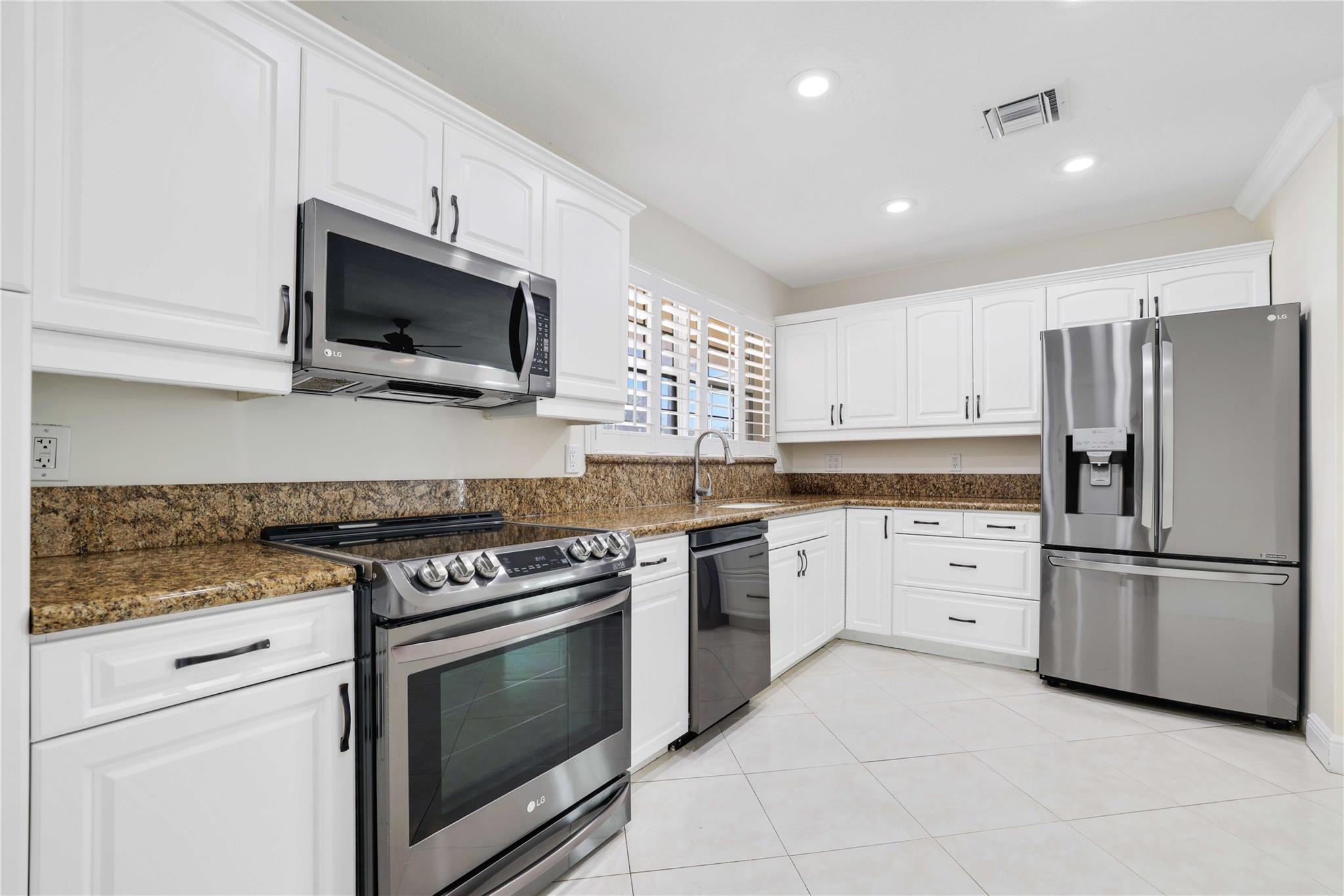 1040 W Camino Real