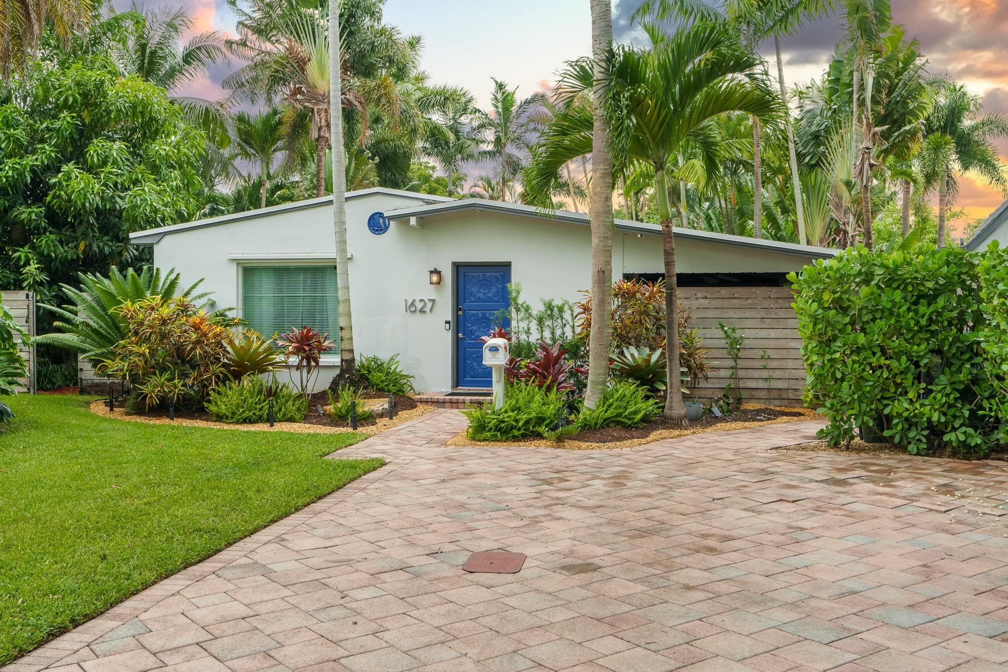 1627 NE 17th Ave