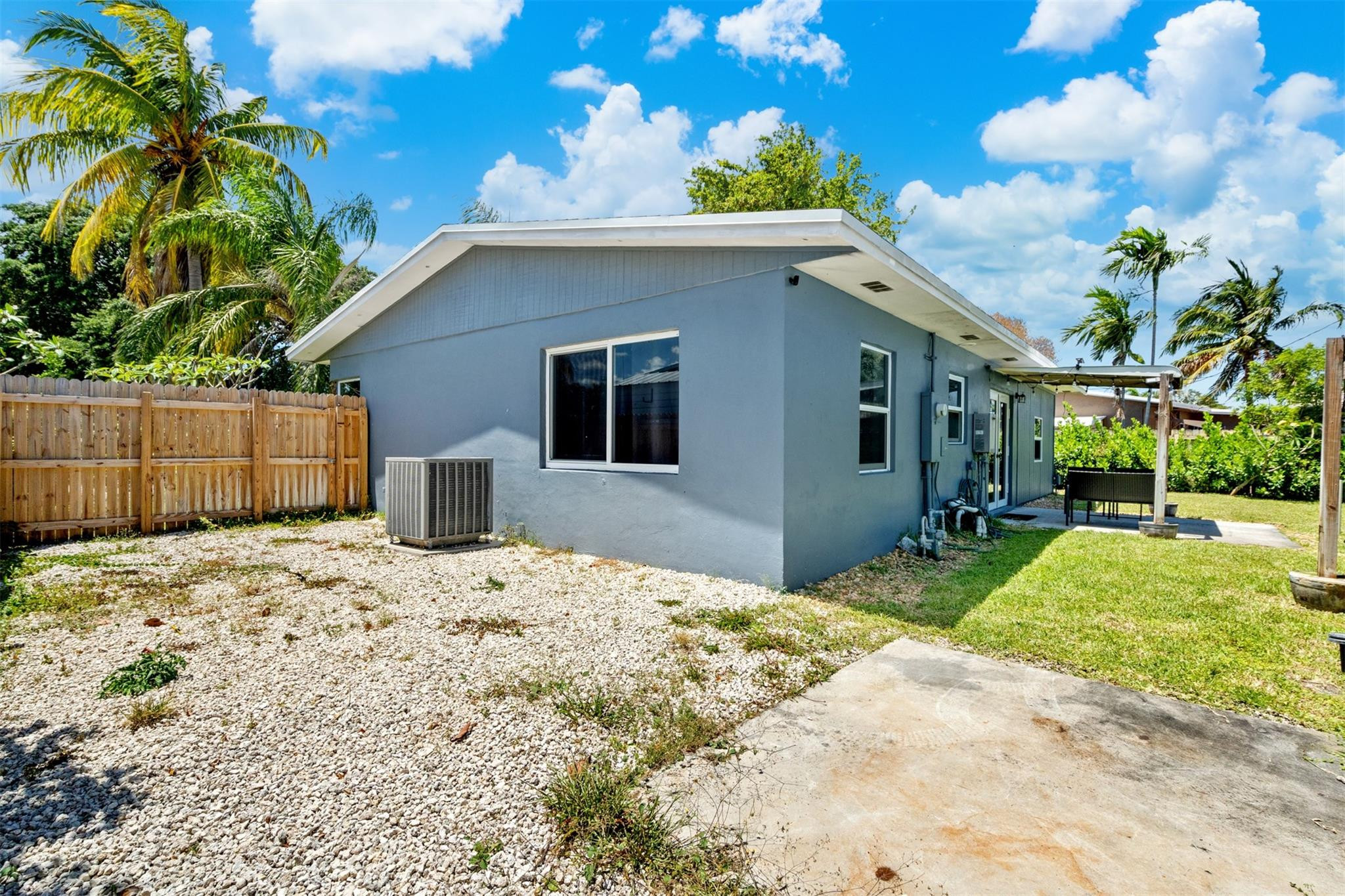 2740 NE 7th Ter