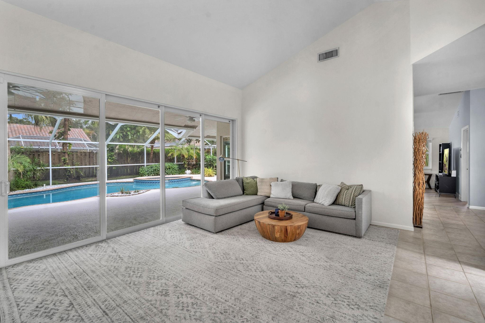 1501 SW 52nd Ter