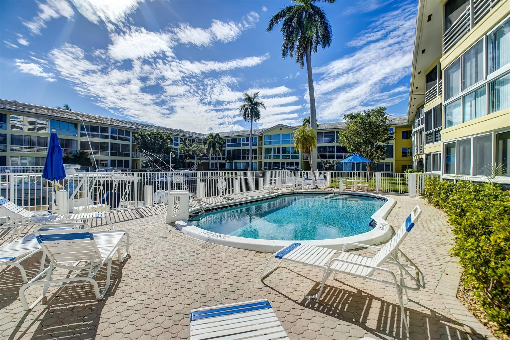 3000 NE 48th St 303