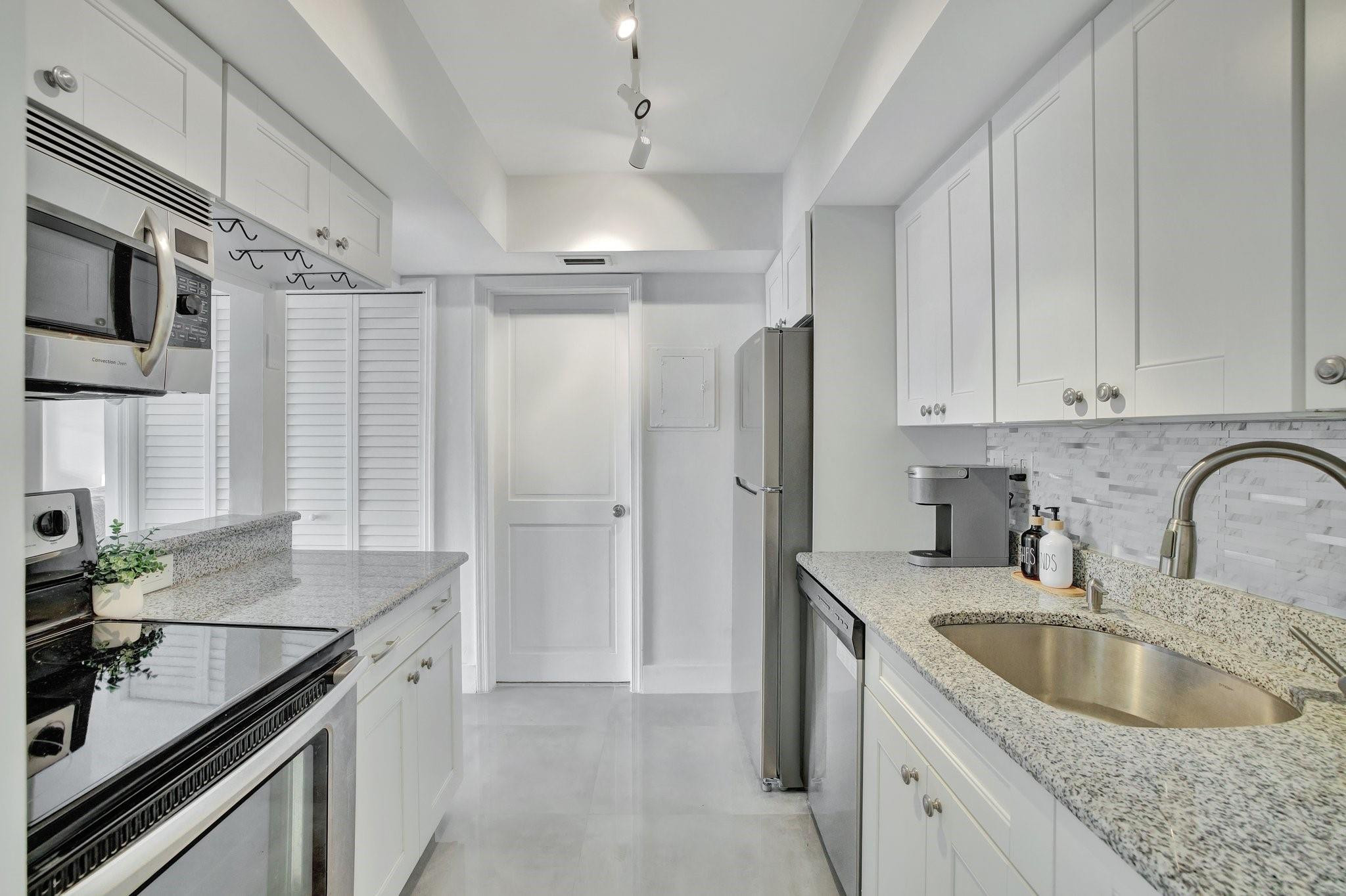 3000 NE 48th St 303