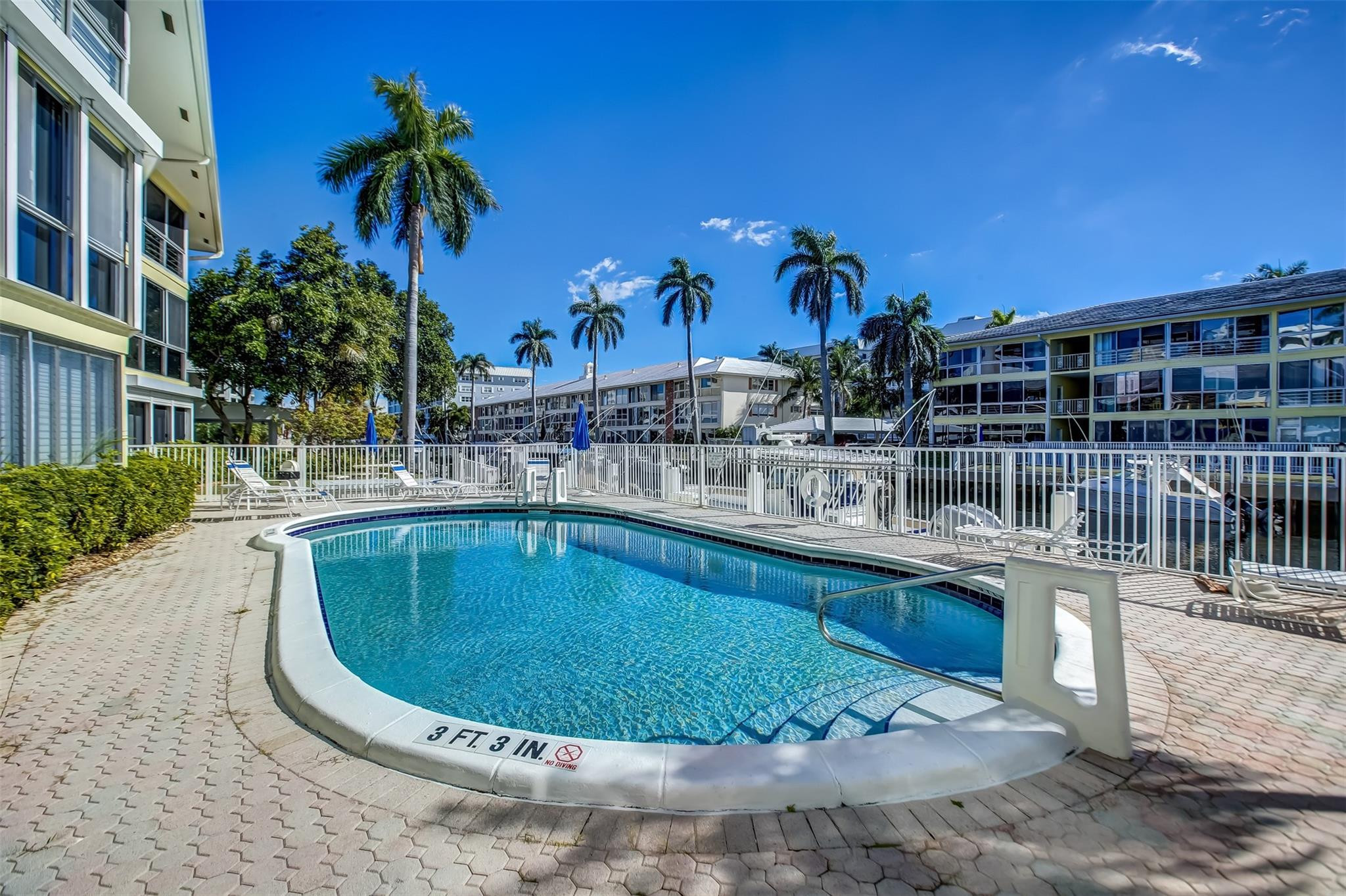 3000 NE 48th St 303