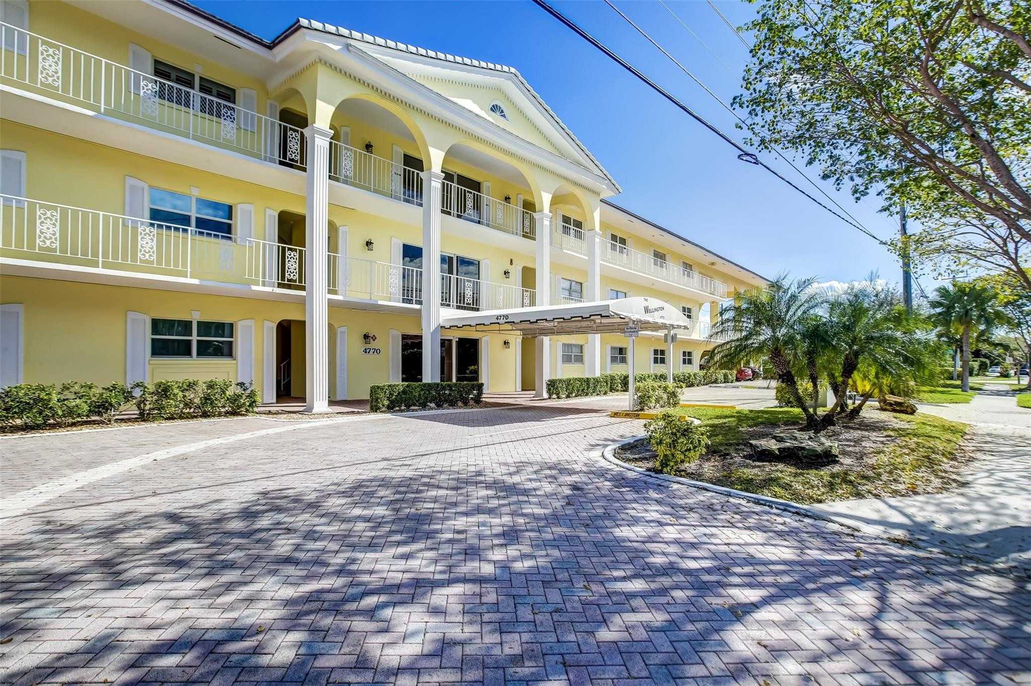 3000 NE 48th St 303