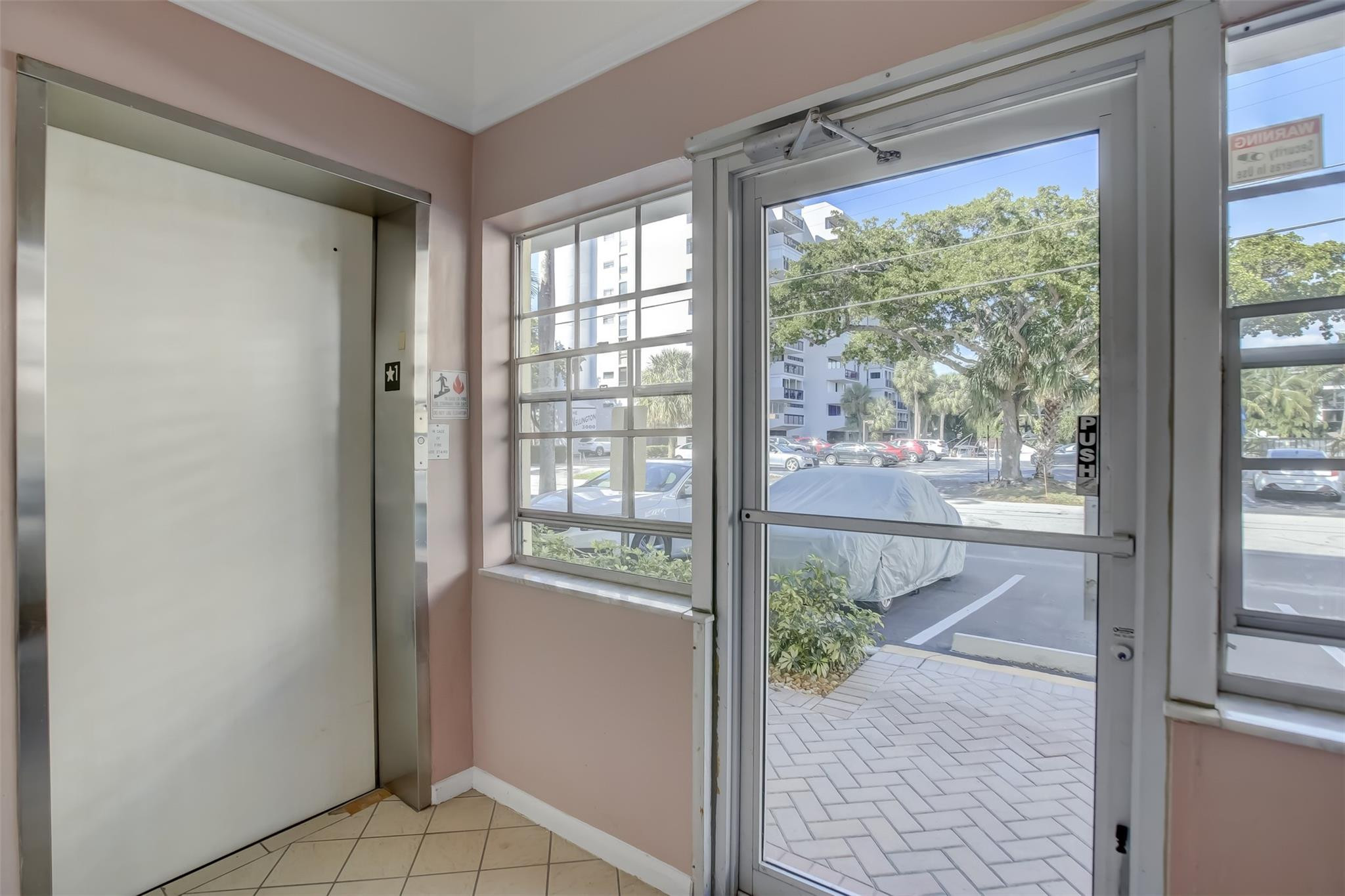 3000 NE 48th St 303