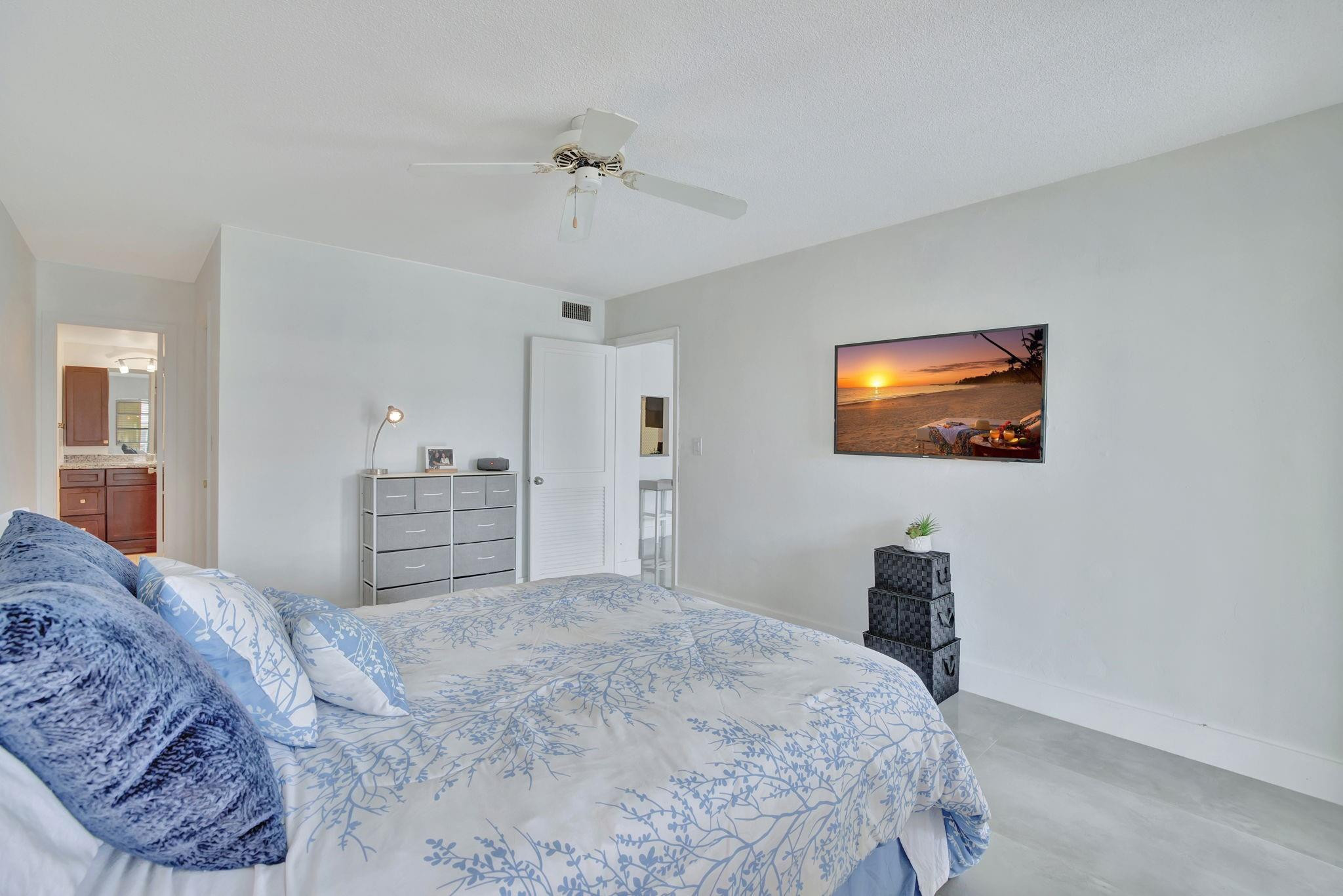 3000 NE 48th St 303