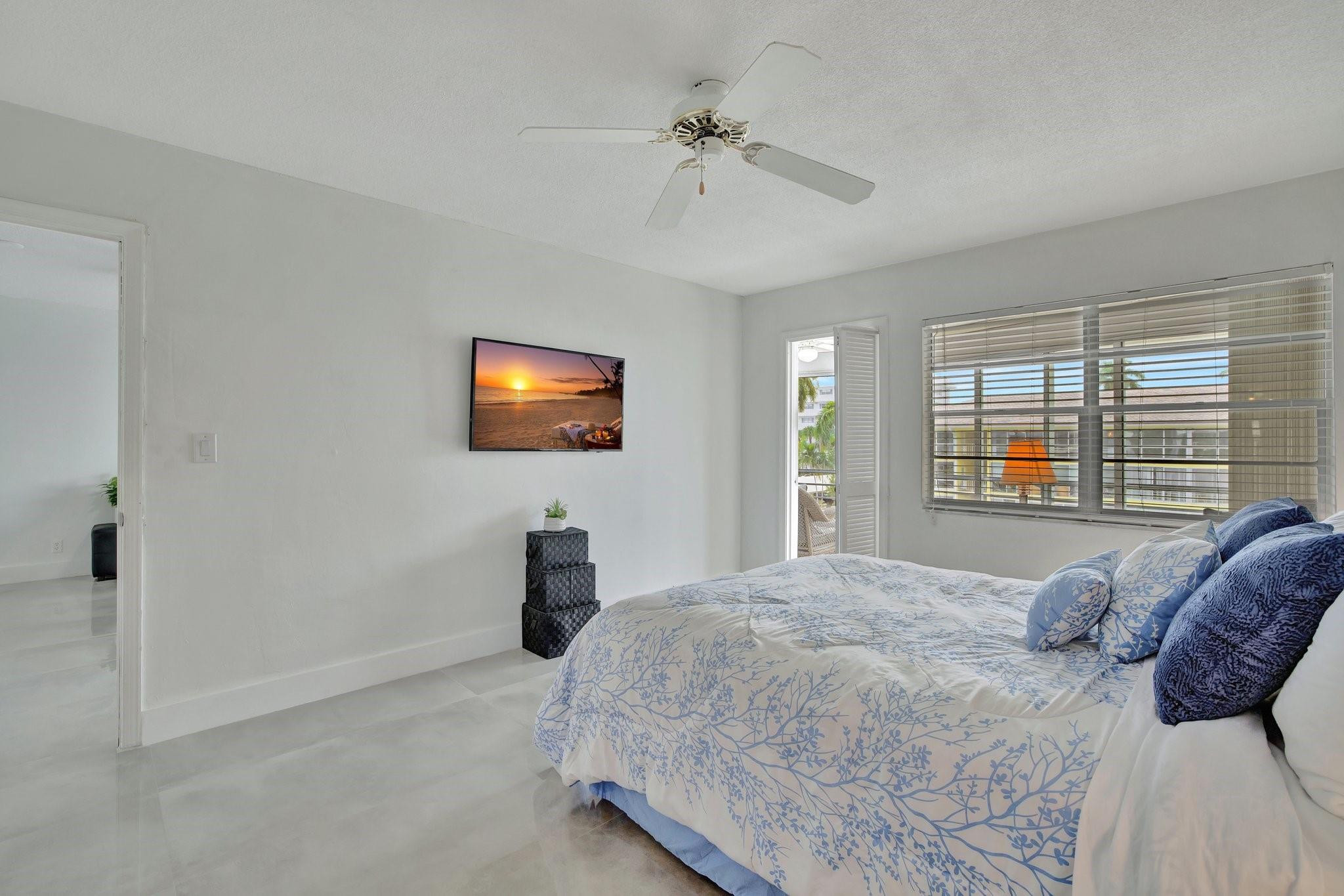3000 NE 48th St 303