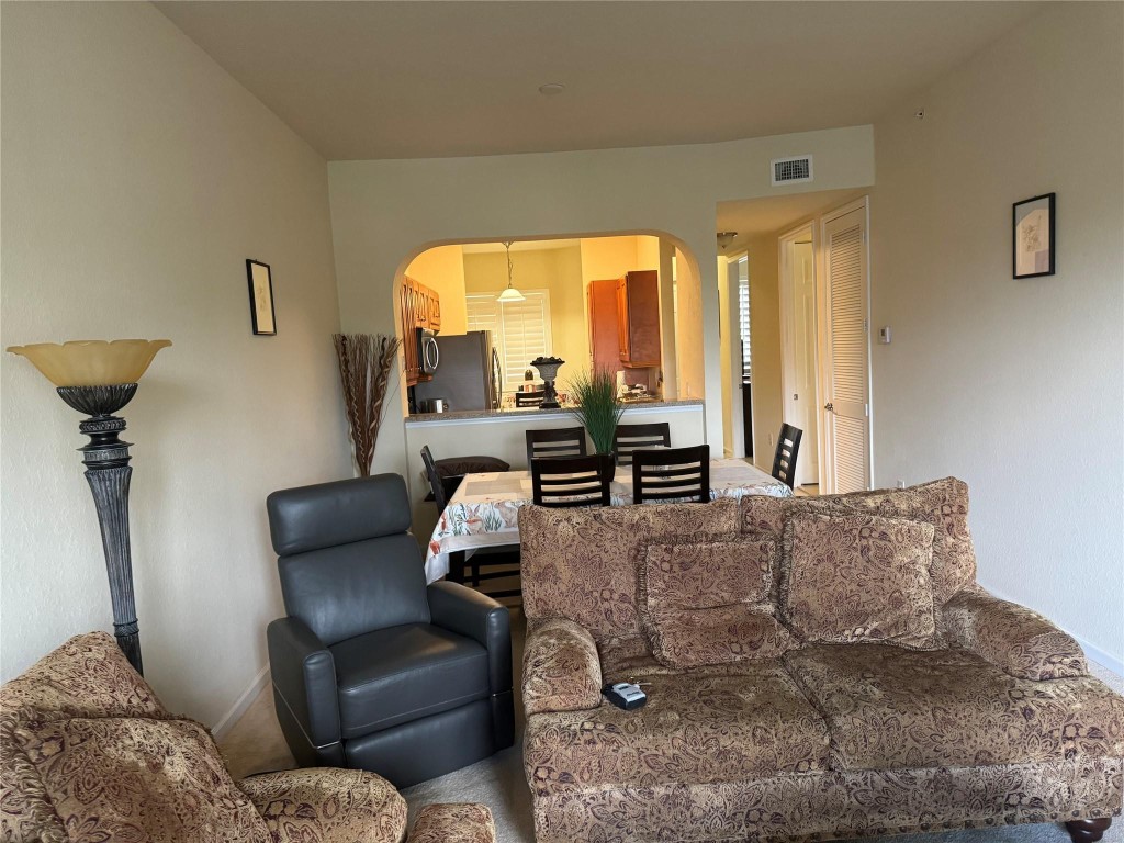 3500 Oaks Clubhouse Dr 204