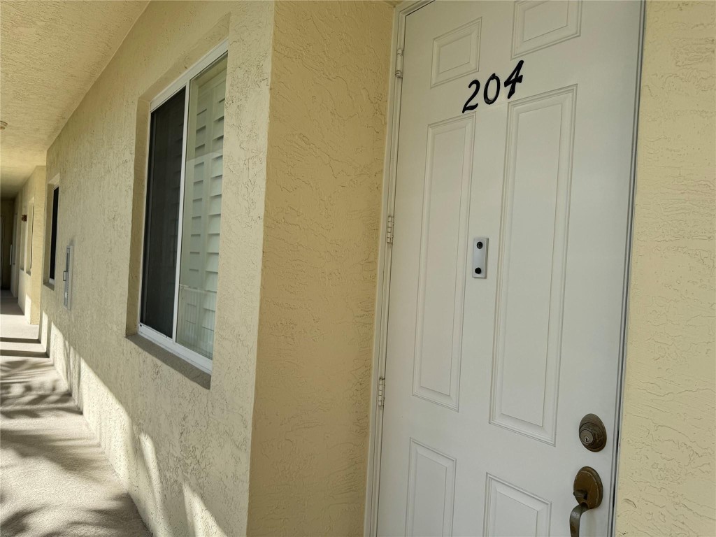 3500 Oaks Clubhouse Dr 204