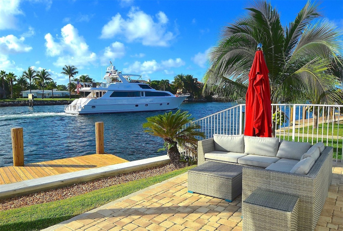 1705 N Riverside Dr 6