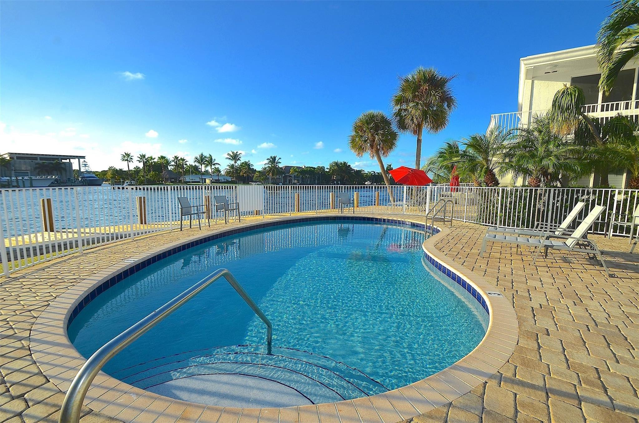 1705 N Riverside Dr 6