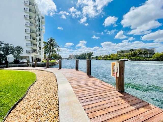 1705 N Riverside Dr 6