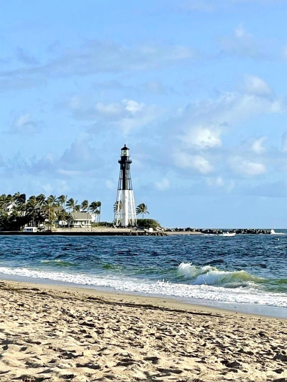 1705 N Riverside Dr 6