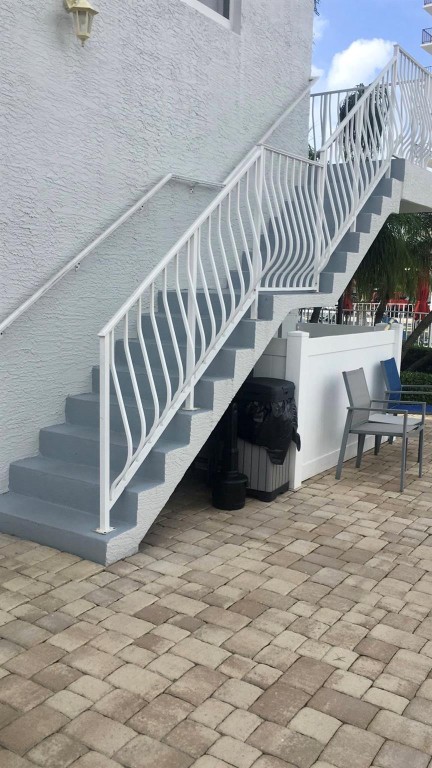 1705 N Riverside Dr 6