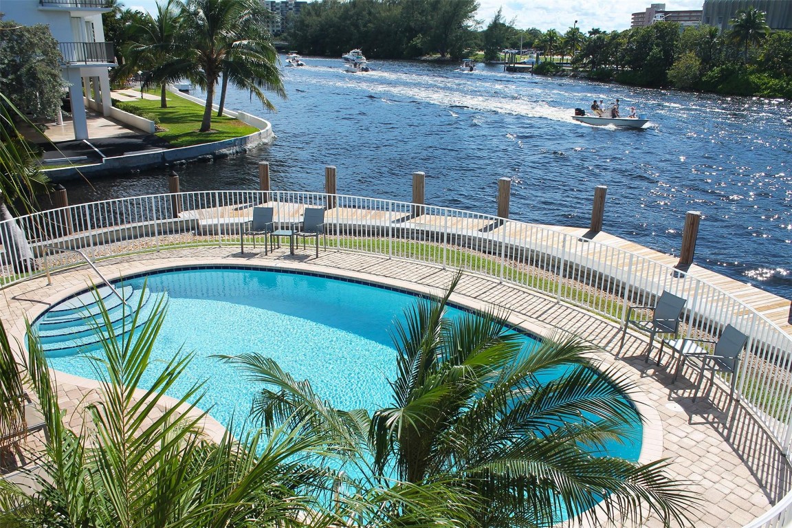 1705 N Riverside Dr 6