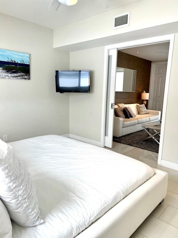 1705 N Riverside Dr 6