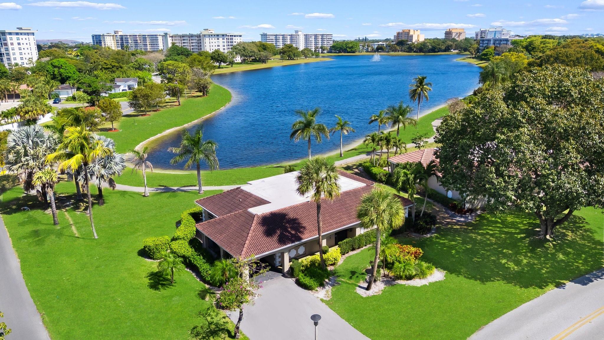 3015 N Palm Aire Dr 3015