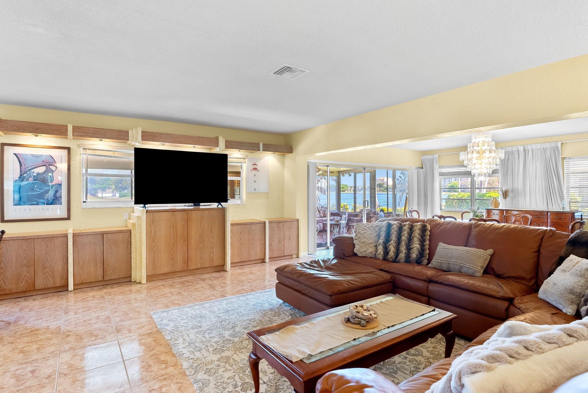 3015 N Palm Aire Dr 3015