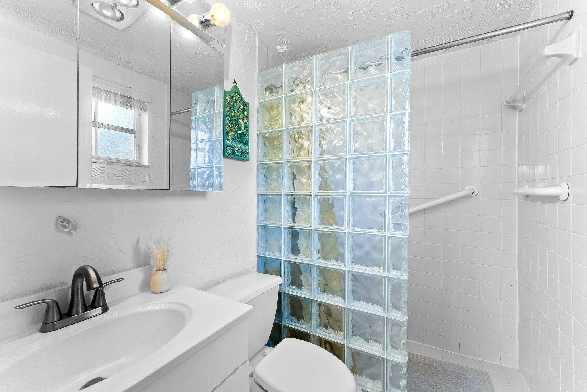 3015 N Palm Aire Dr 3015