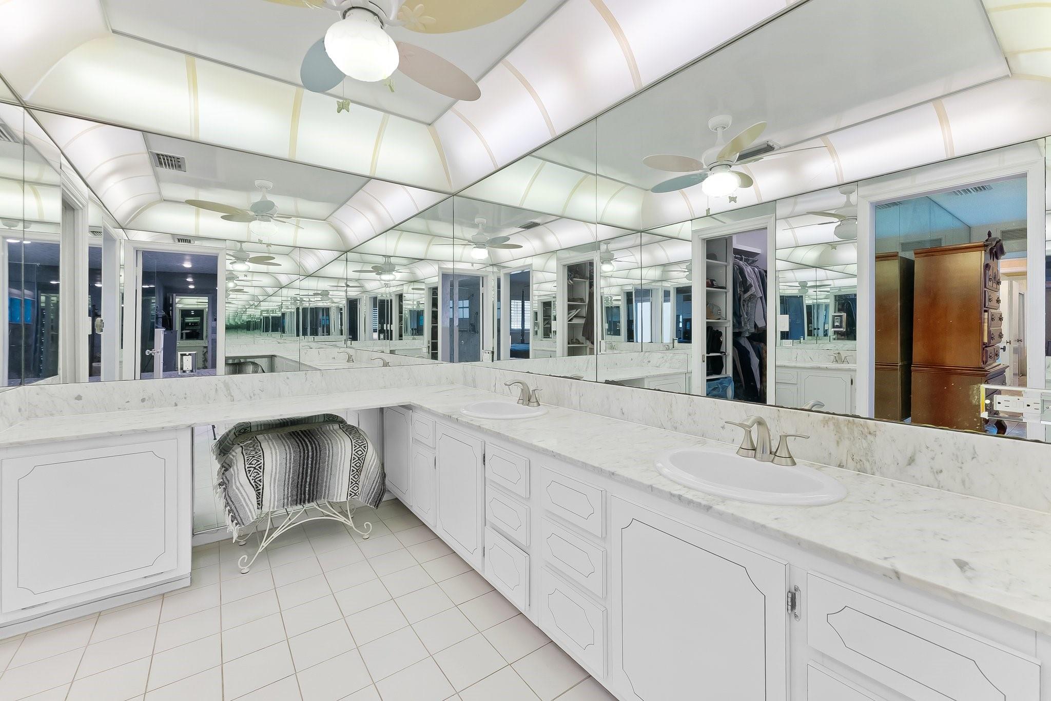 3015 N Palm Aire Dr 3015