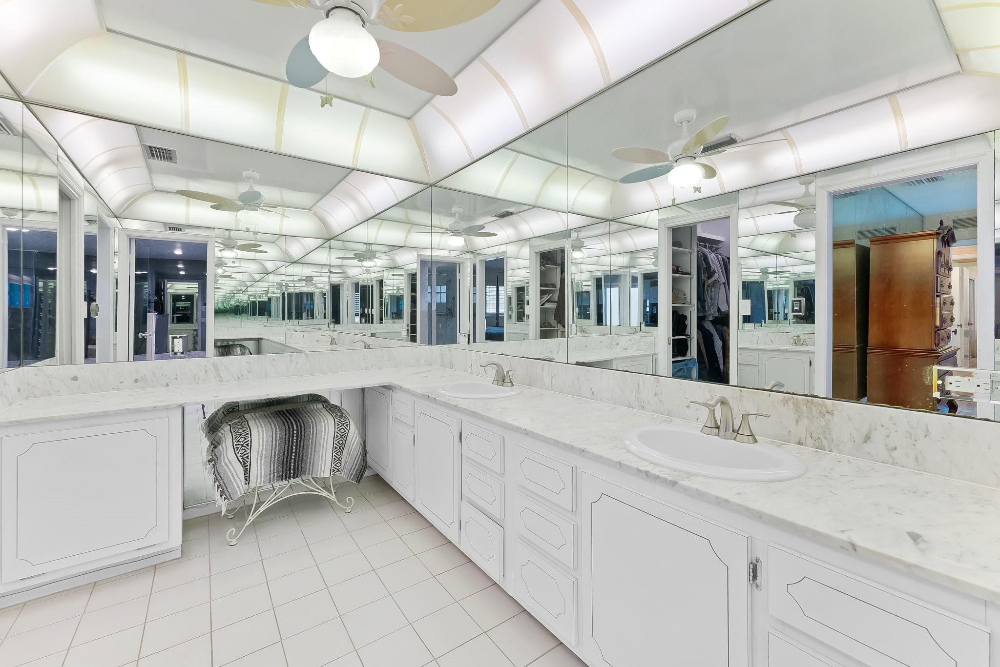 3015 N Palm Aire Dr 3015