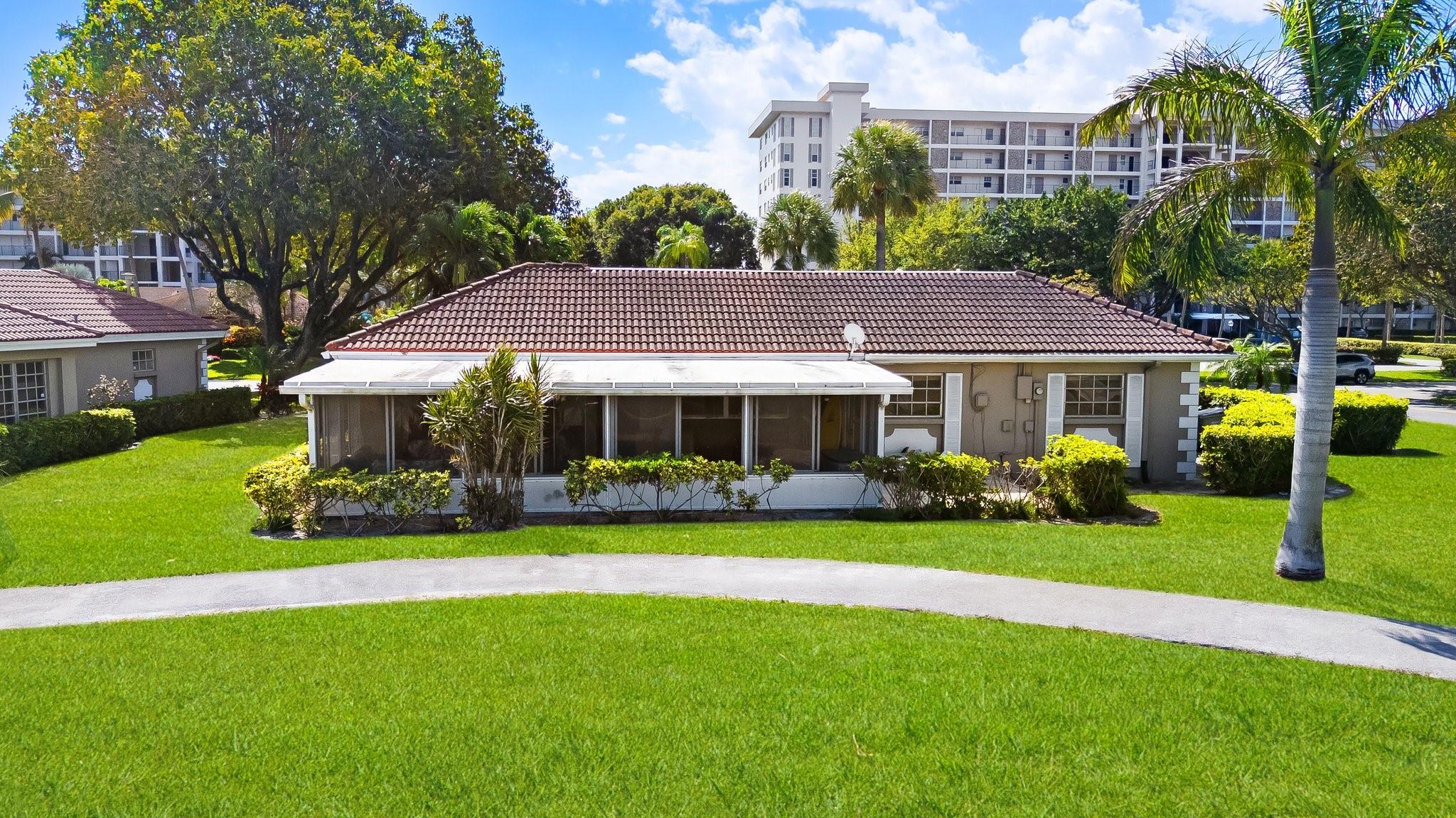 3015 N Palm Aire Dr 3015