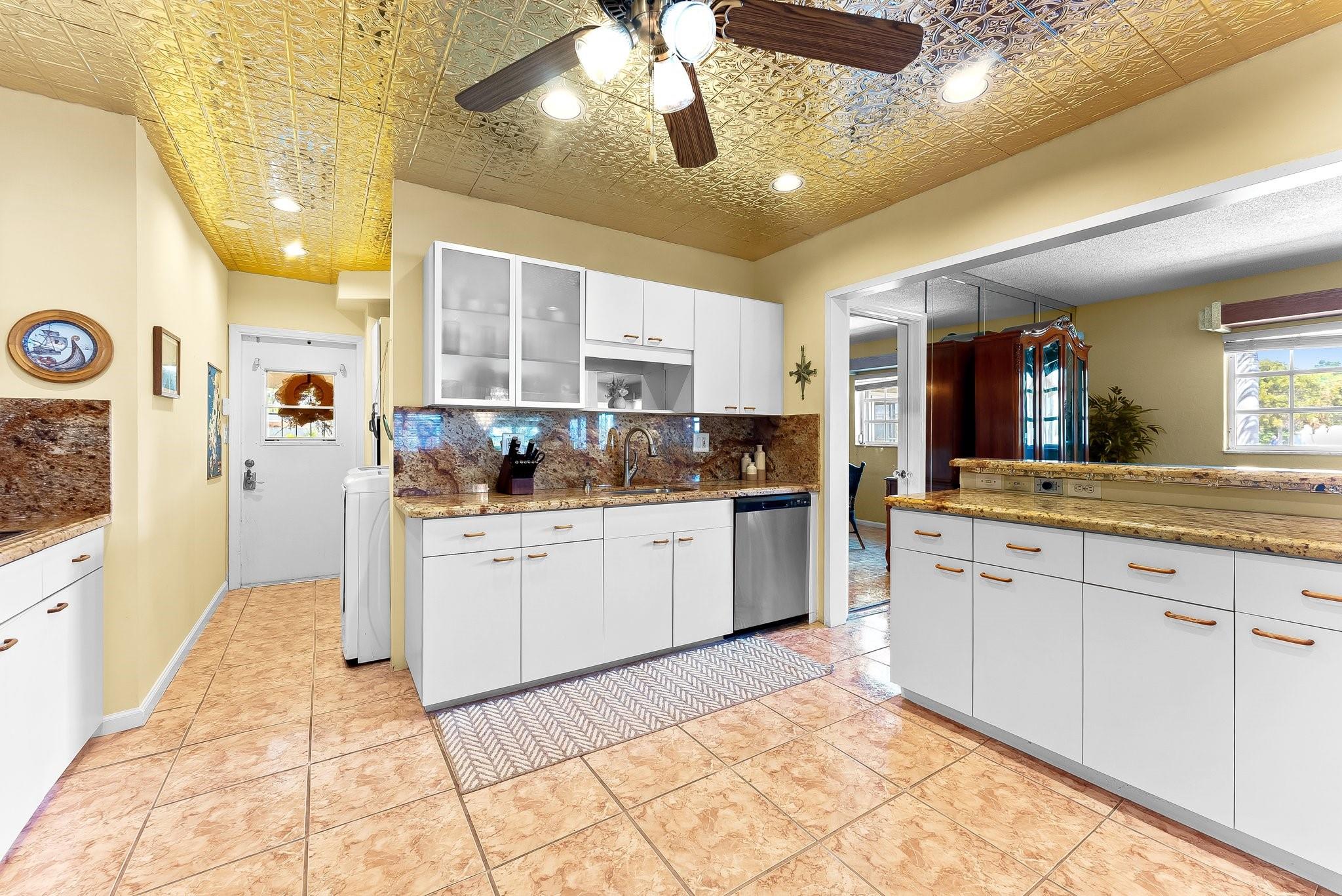 3015 N Palm Aire Dr 3015