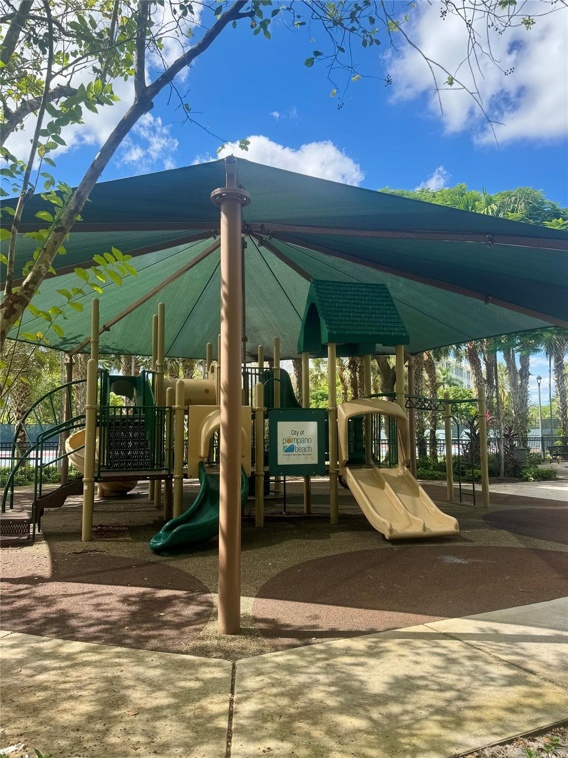 3015 N Palm Aire Dr 3015